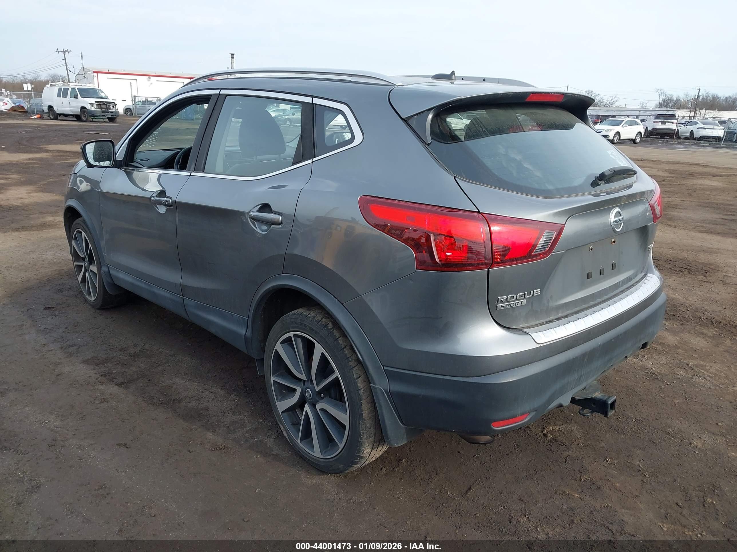 NISSAN ROGUE image 3