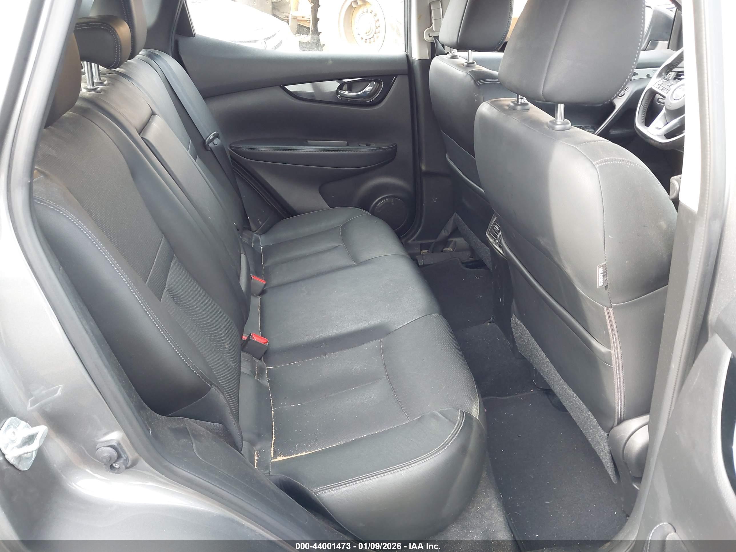 NISSAN ROGUE image 8