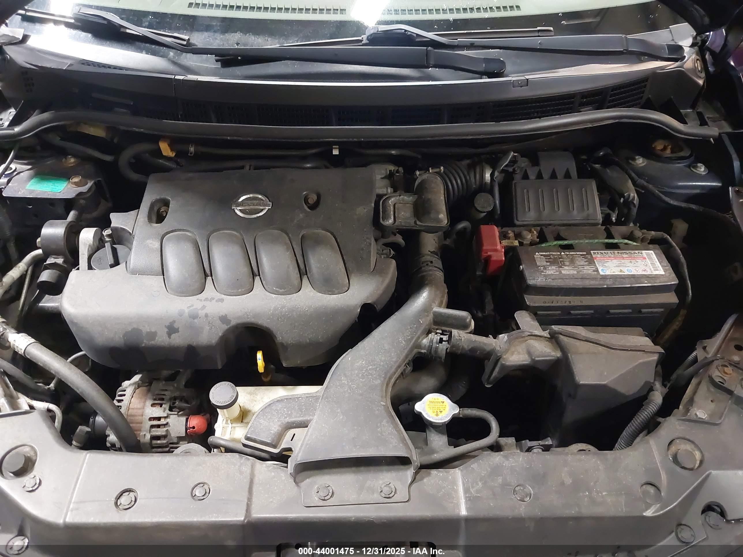 NISSAN VERSA image 10