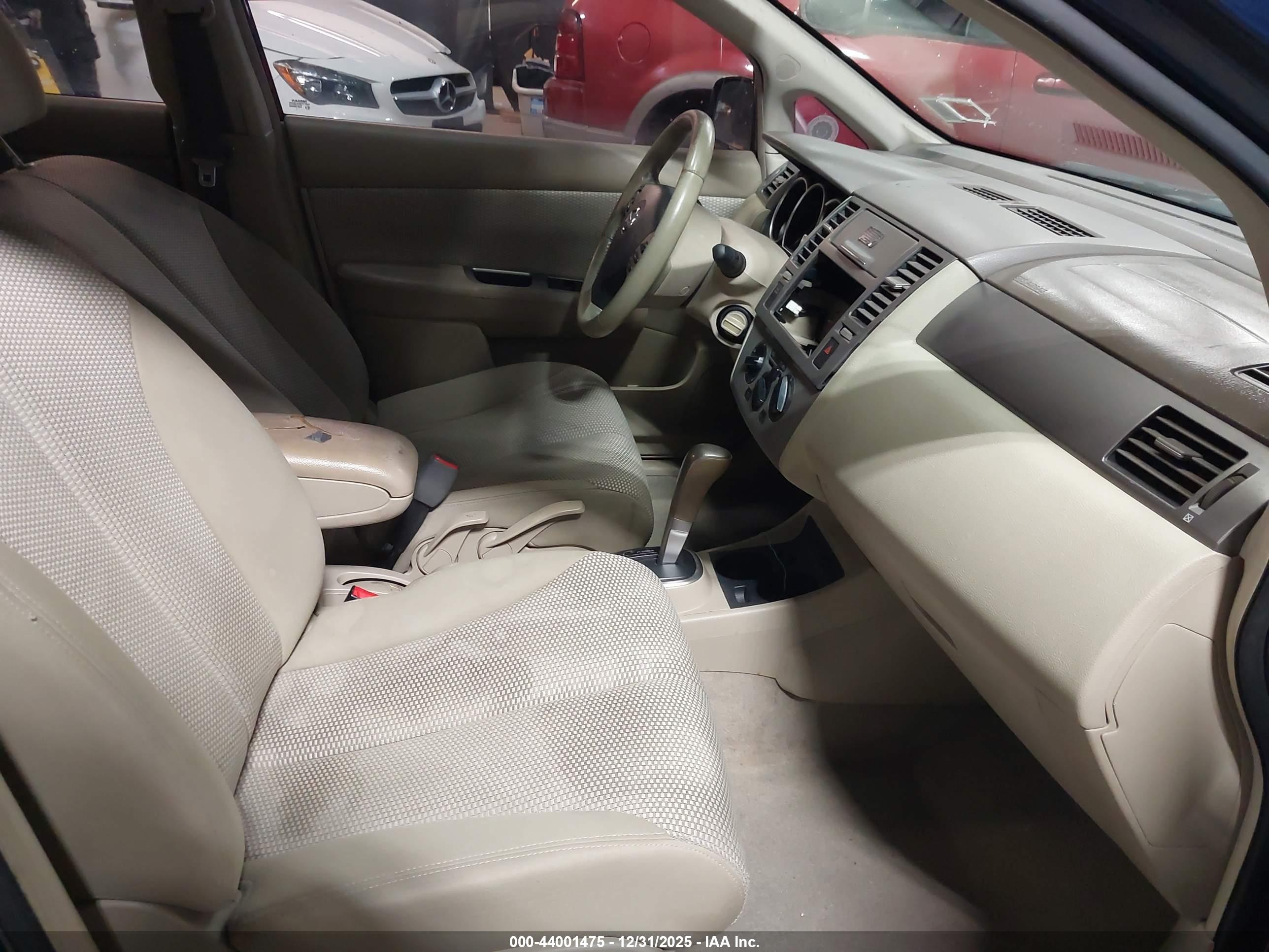 NISSAN VERSA image 5