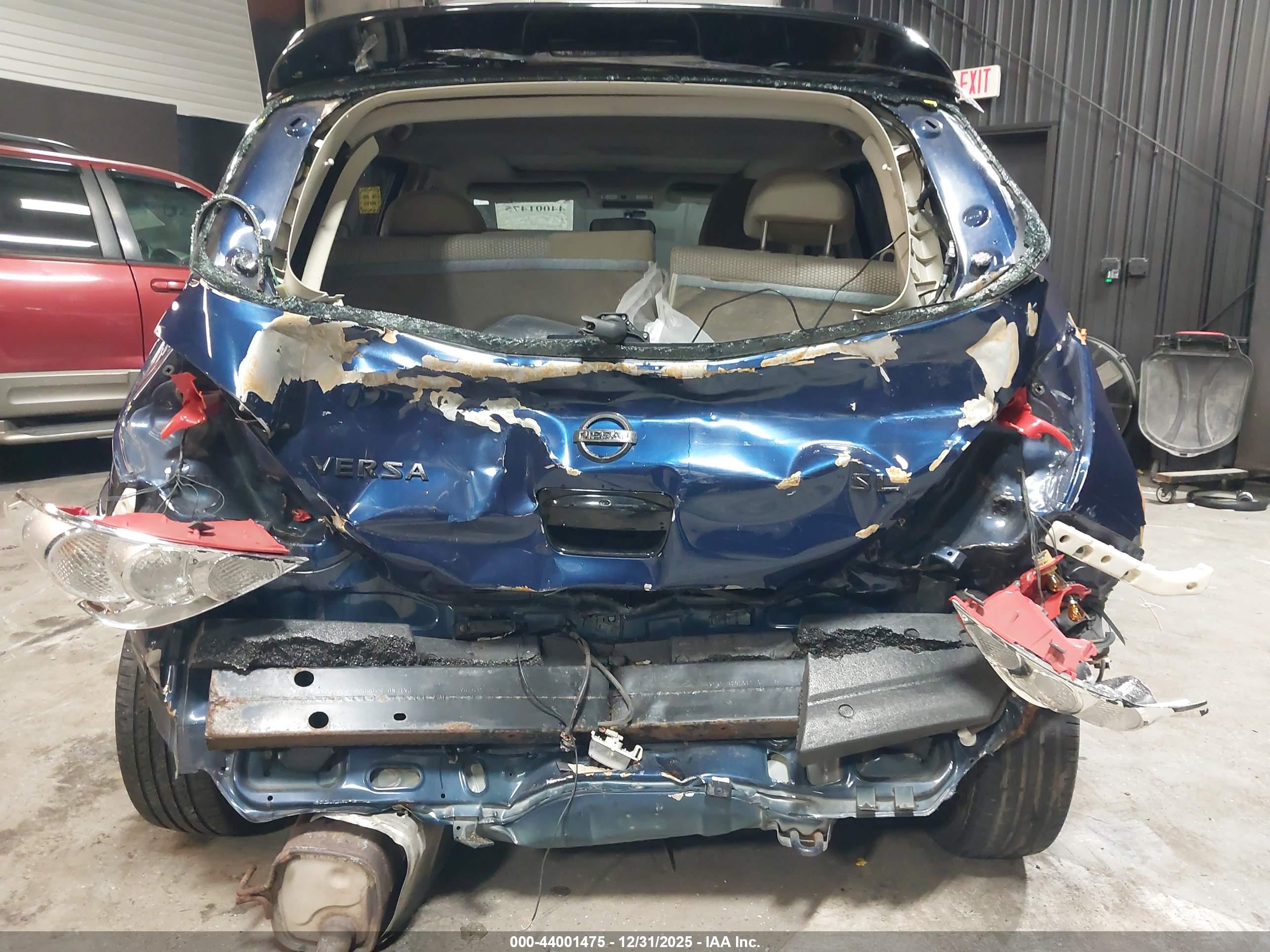 NISSAN VERSA image 6