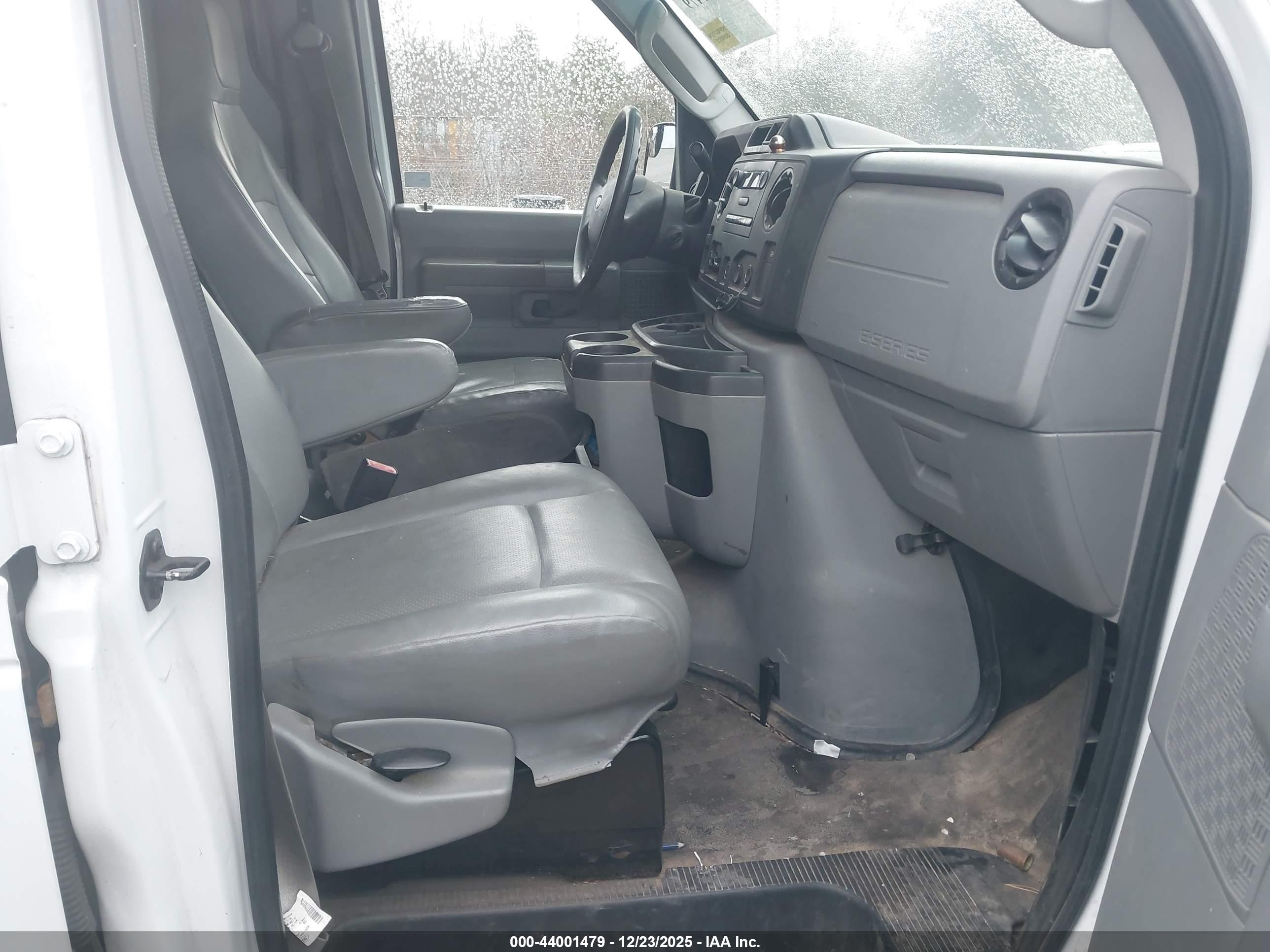 FORD E-150 image 5