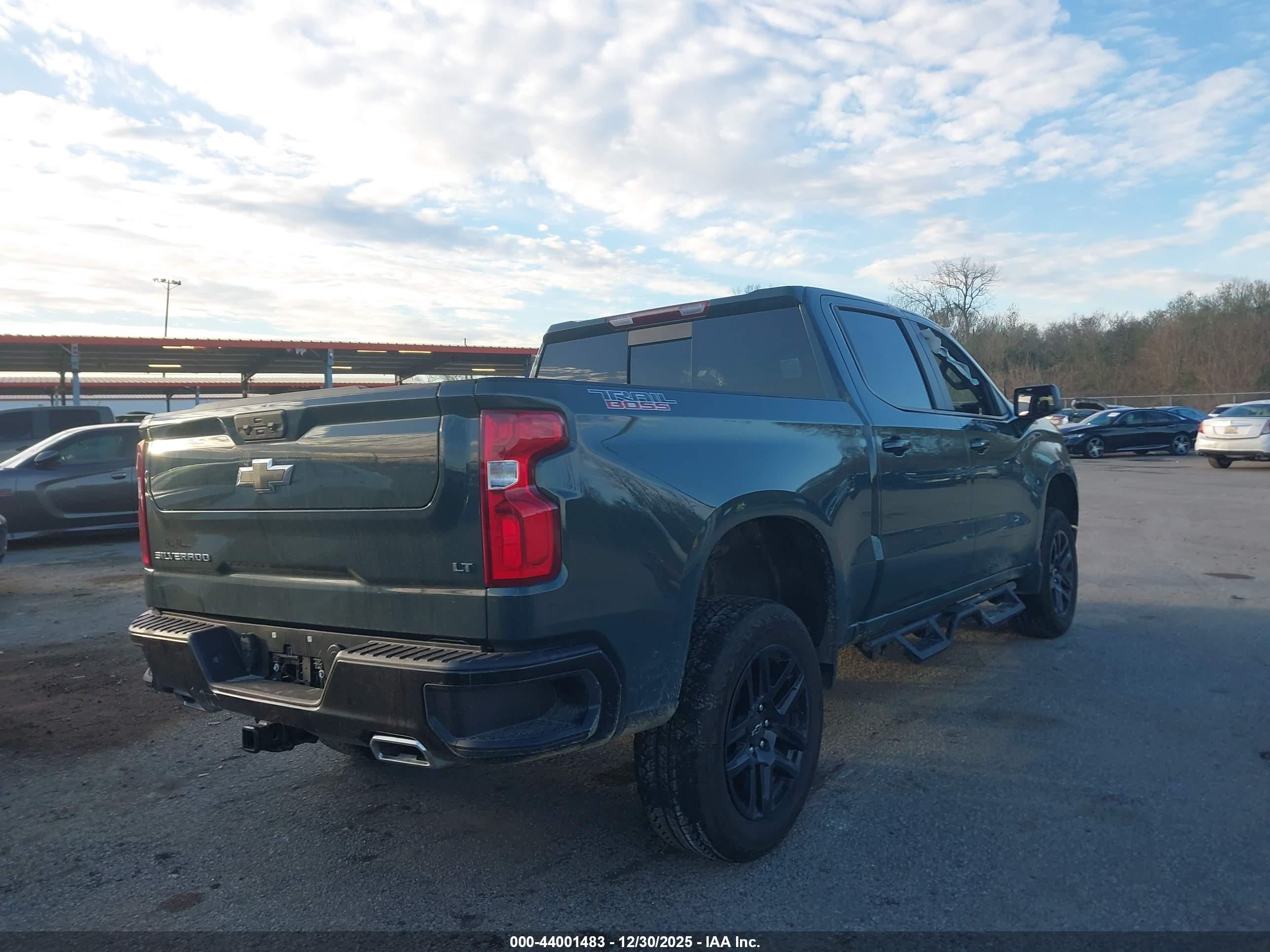 CHEVROLET SILVERADO image 4