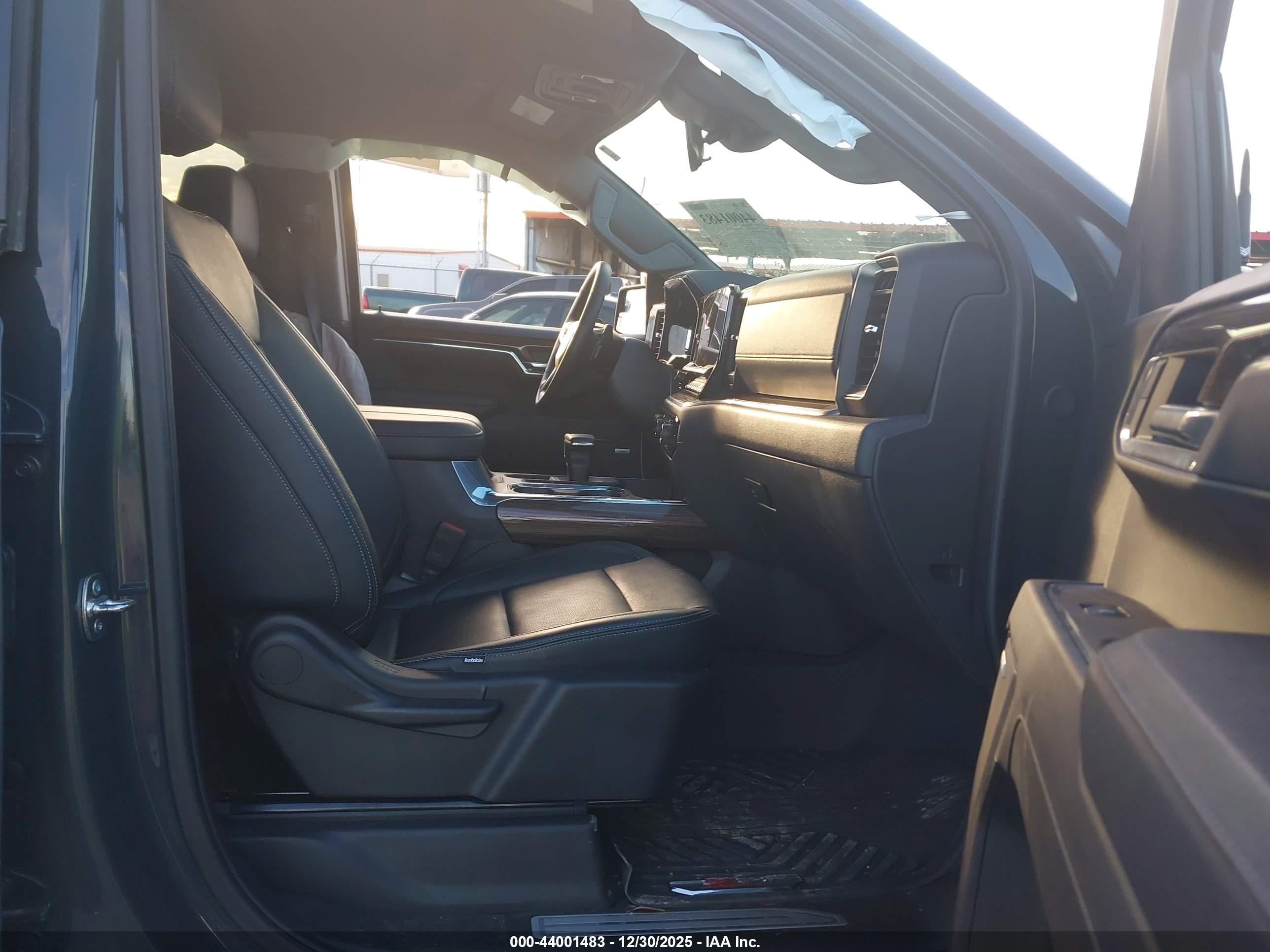 CHEVROLET SILVERADO image 5