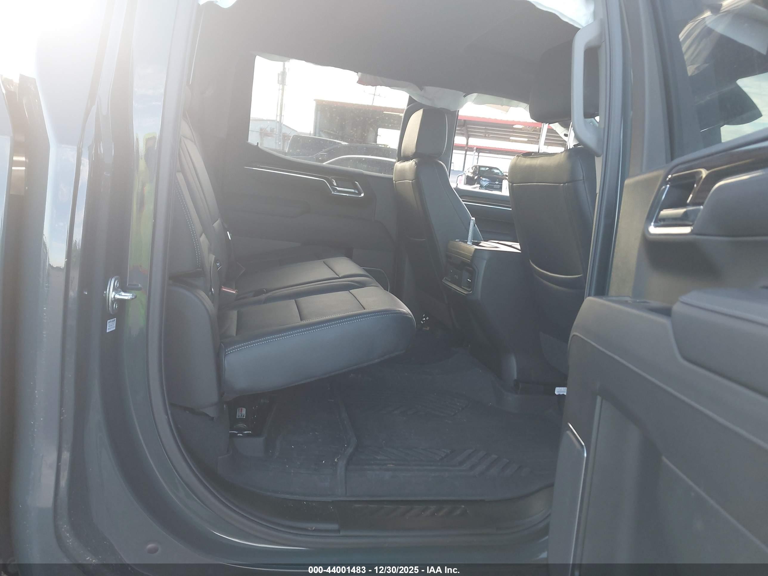 CHEVROLET SILVERADO image 8