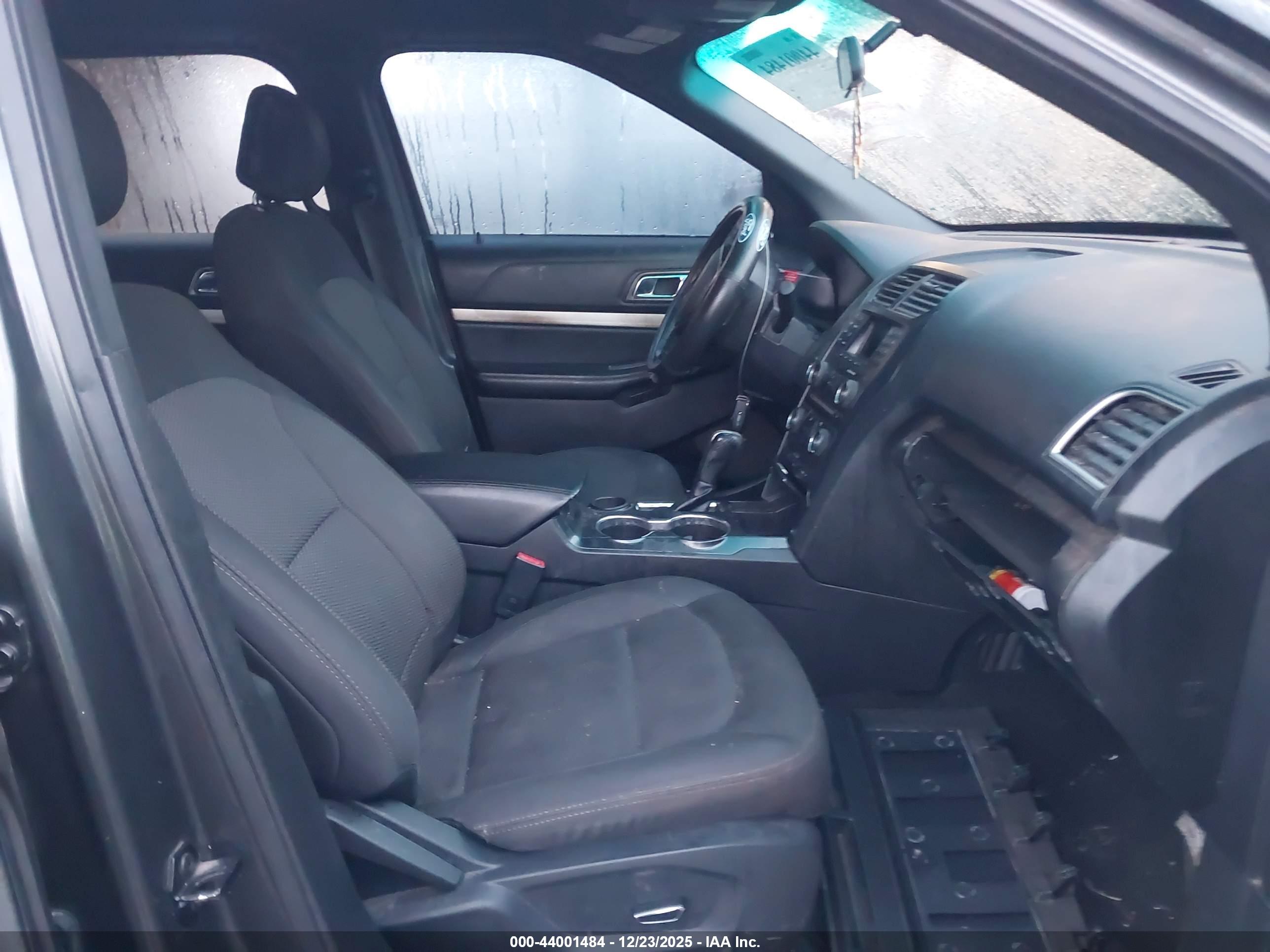 FORD EXPLORER image 5
