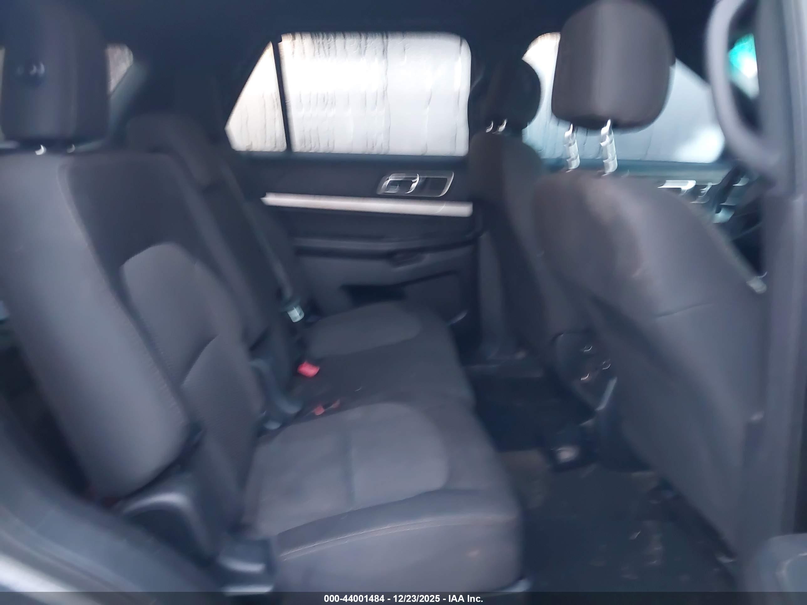 FORD EXPLORER image 8