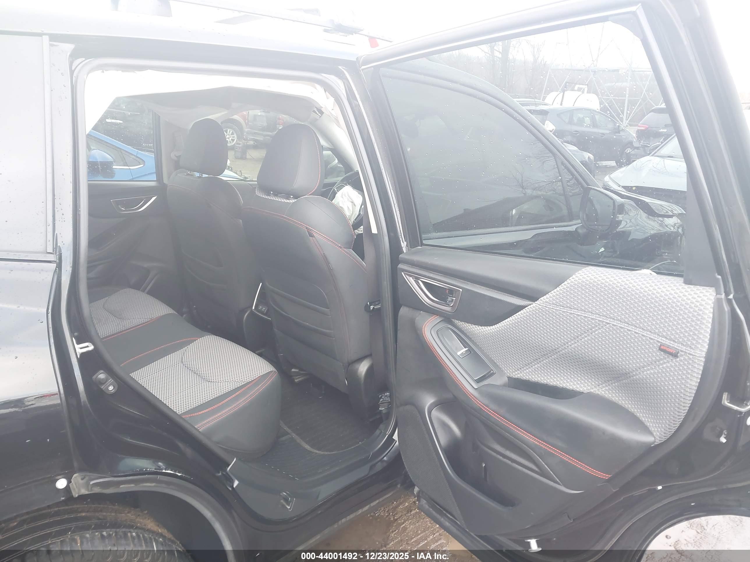 SUBARU FORESTER image 8