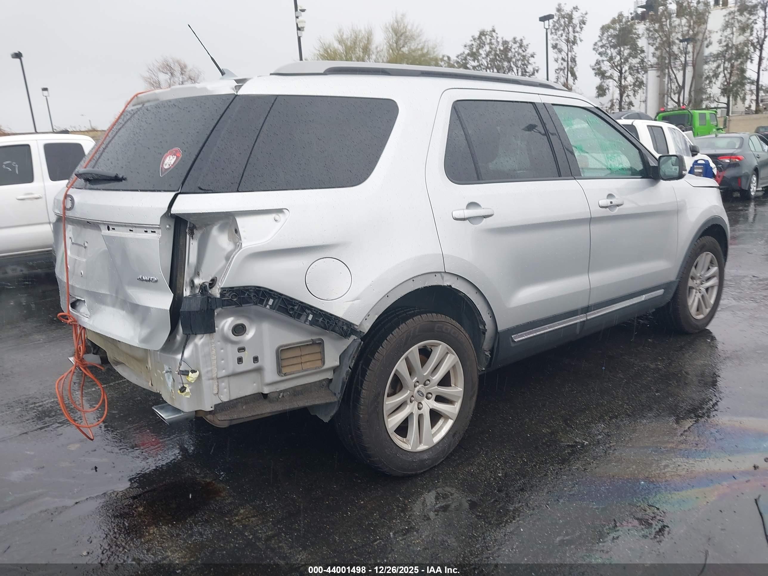 FORD EXPLORER image 4