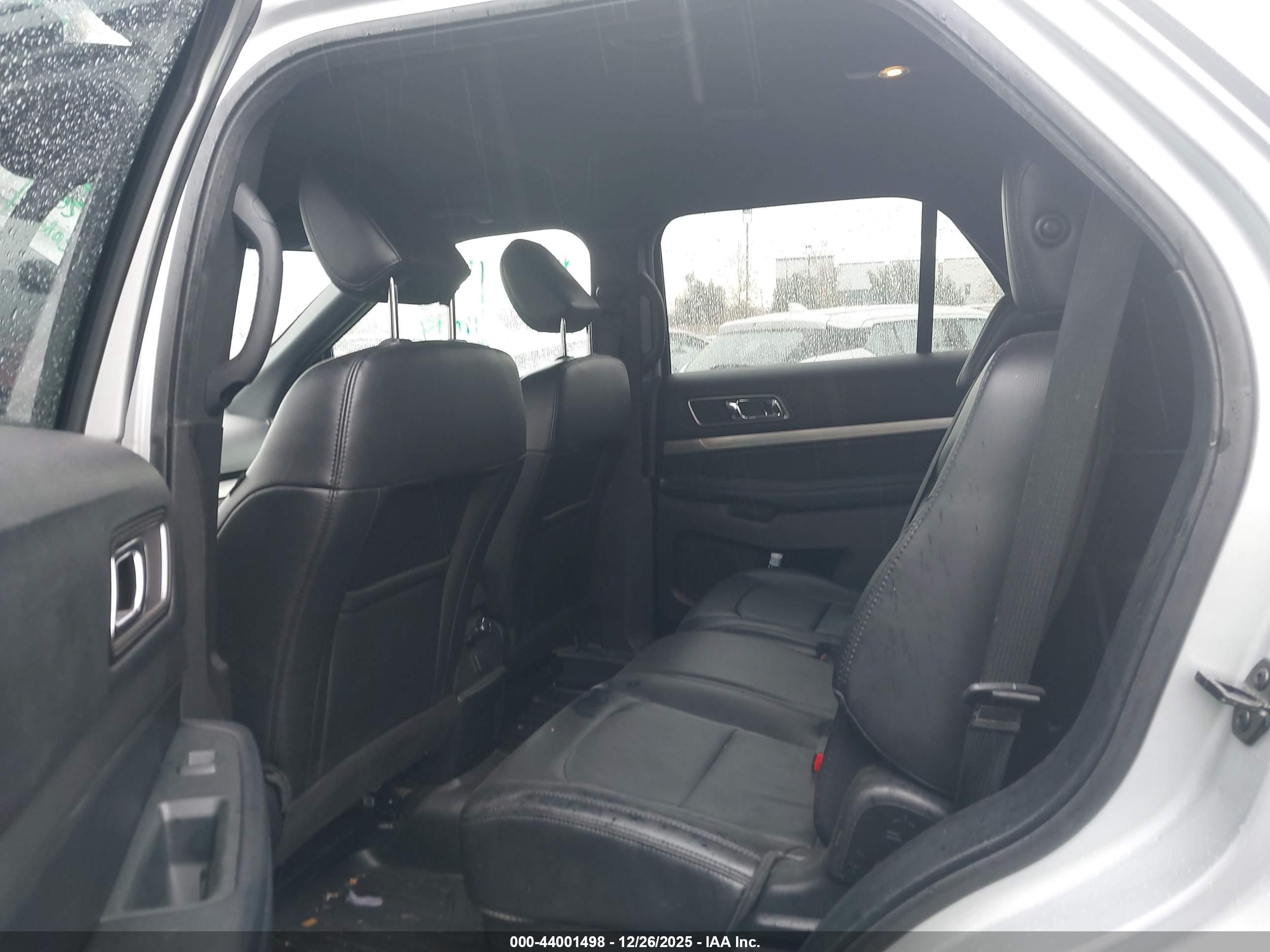 FORD EXPLORER image 8