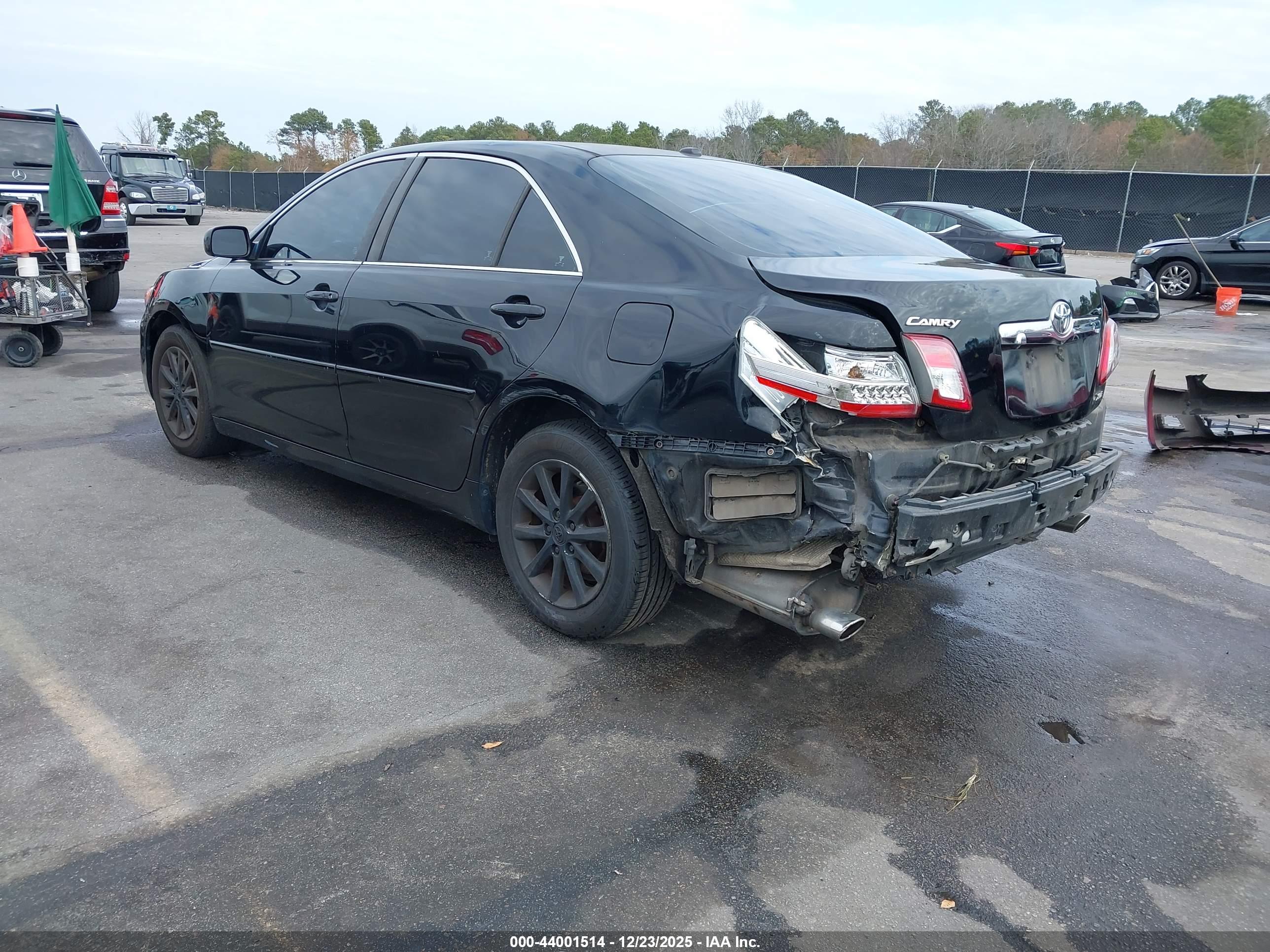 TOYOTA CAMRY image 3
