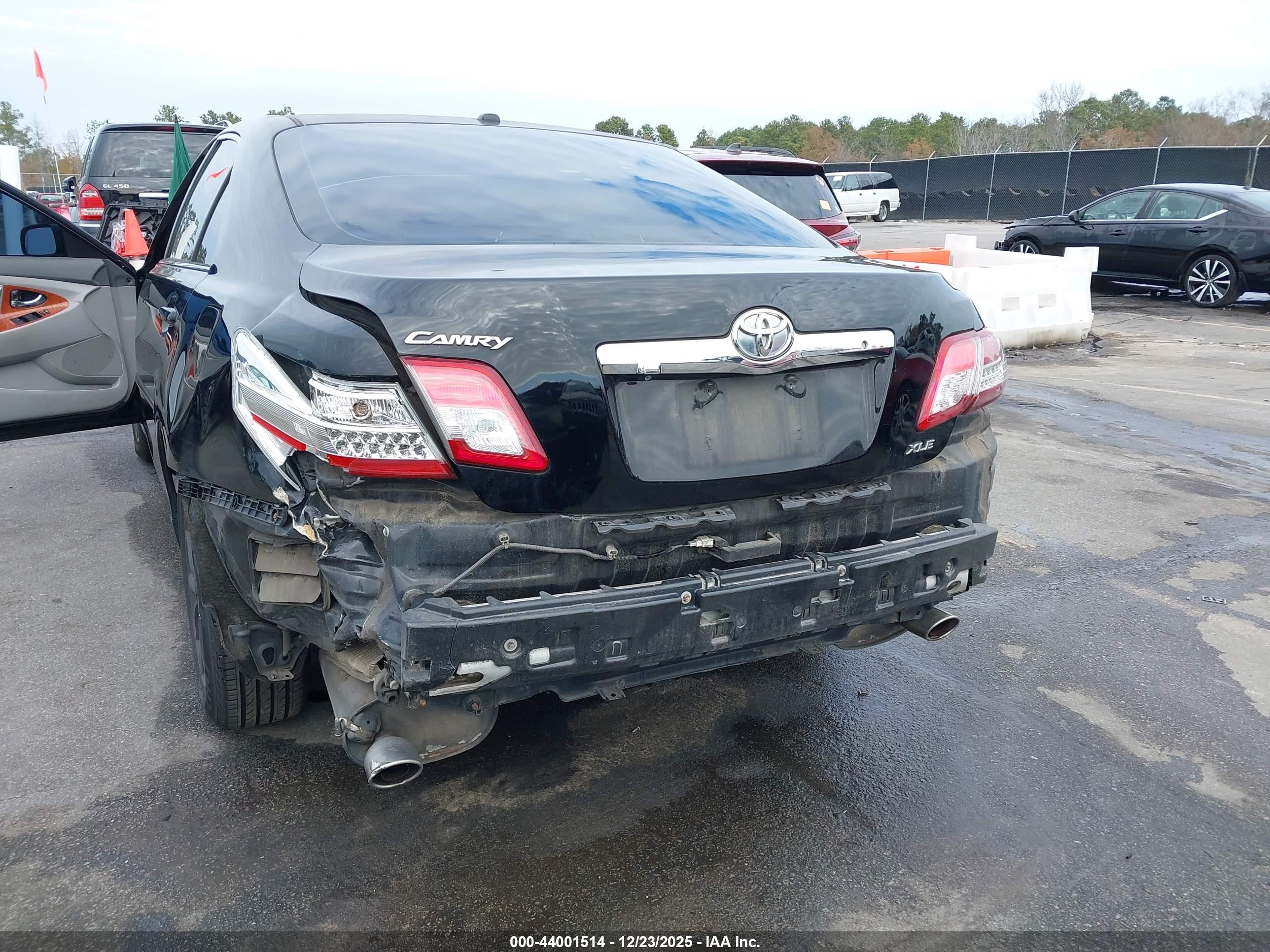 TOYOTA CAMRY image 6