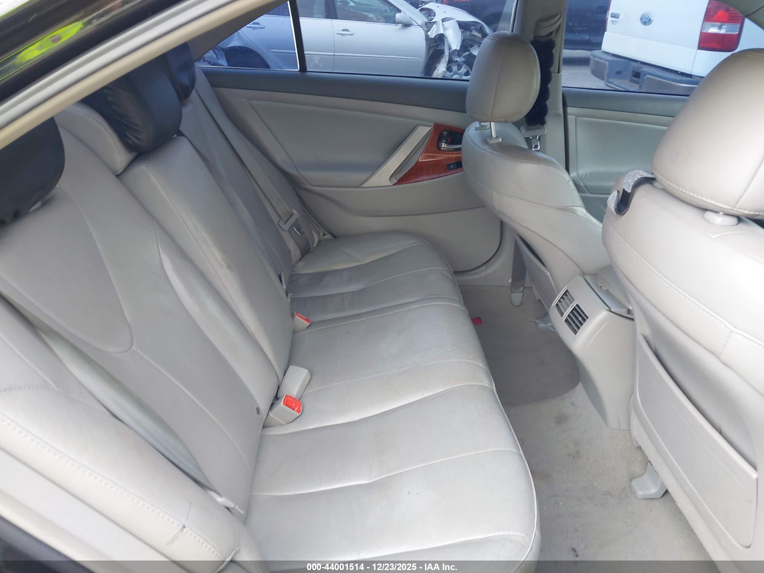 TOYOTA CAMRY image 8