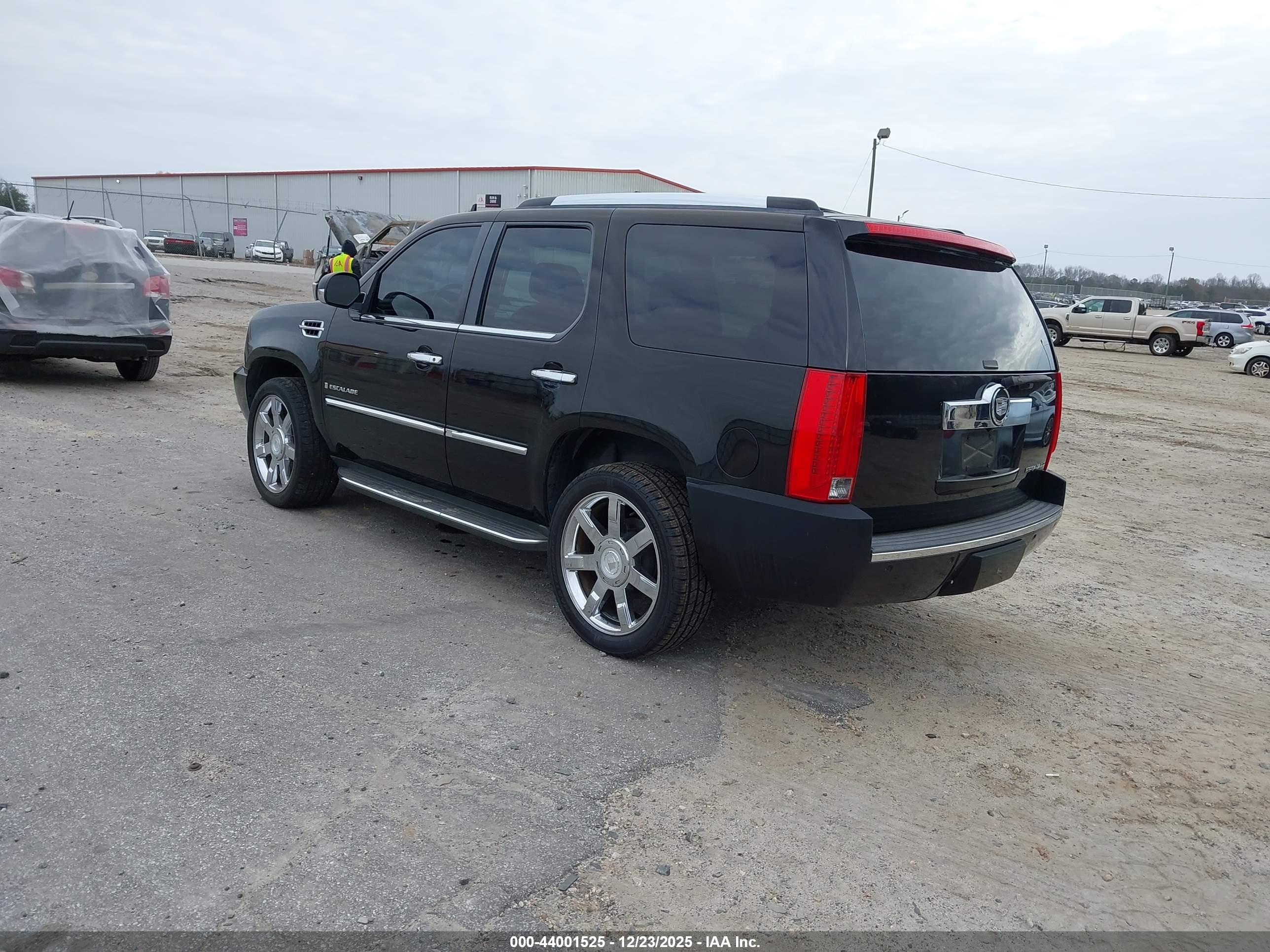 CADILLAC ESCALADE image 3