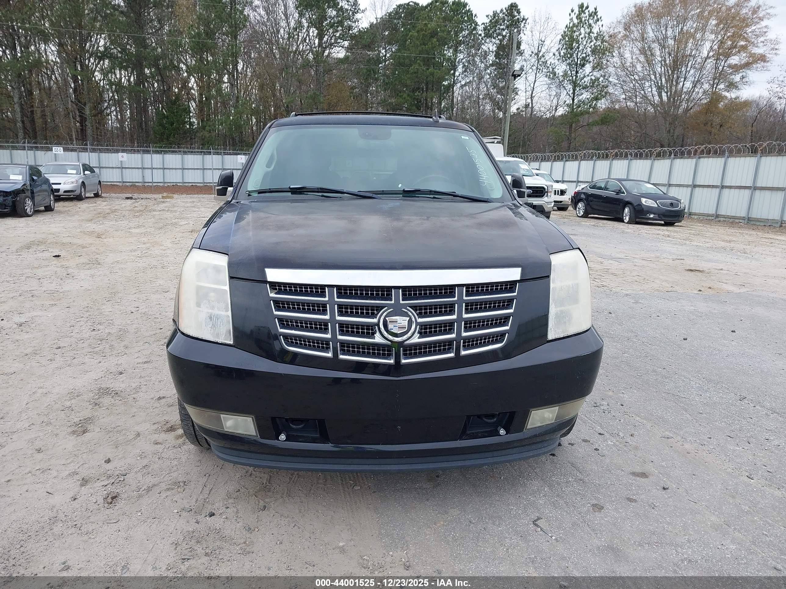CADILLAC ESCALADE image 6