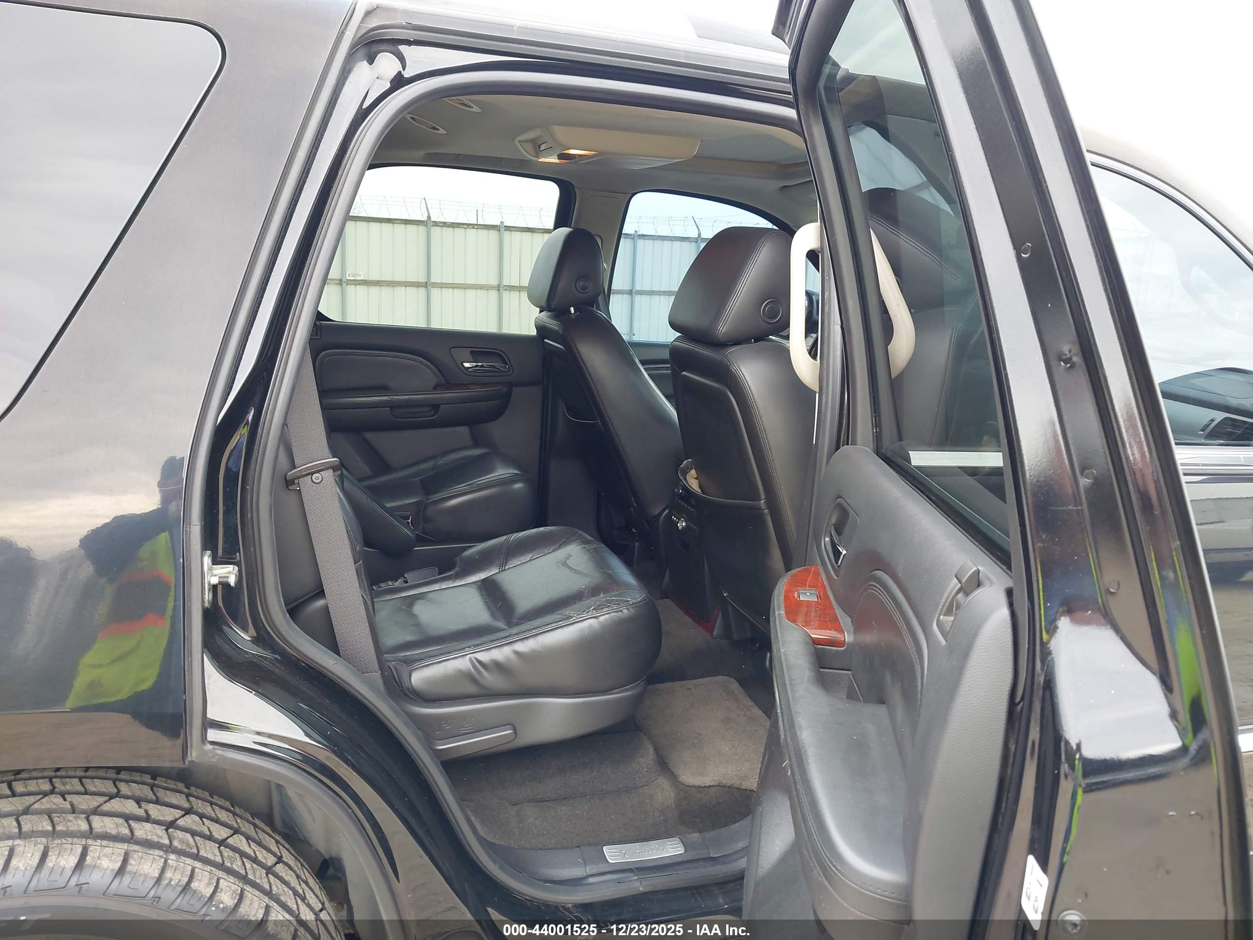 CADILLAC ESCALADE image 8