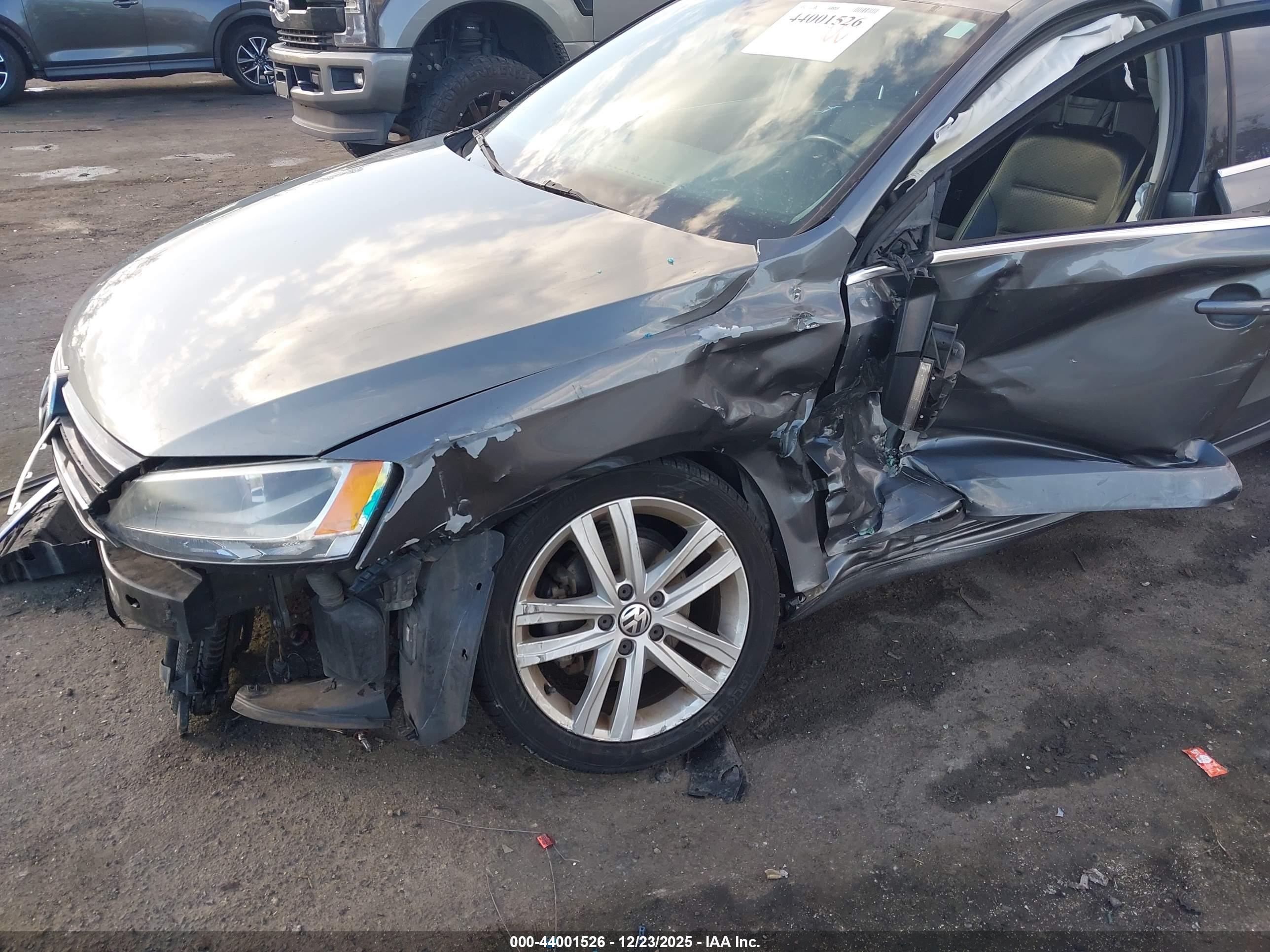 VOLKSWAGEN JETTA image 6