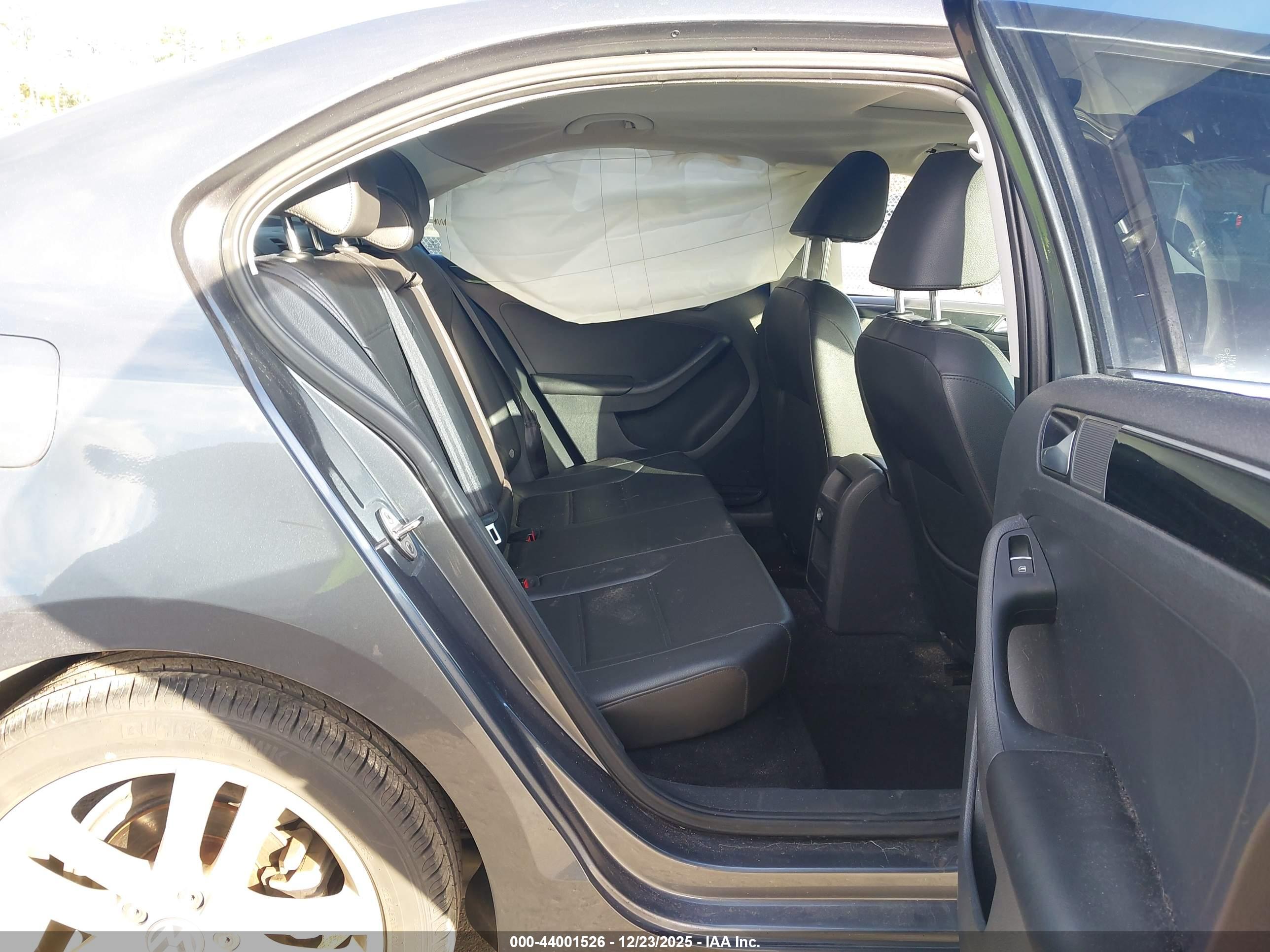 VOLKSWAGEN JETTA image 8