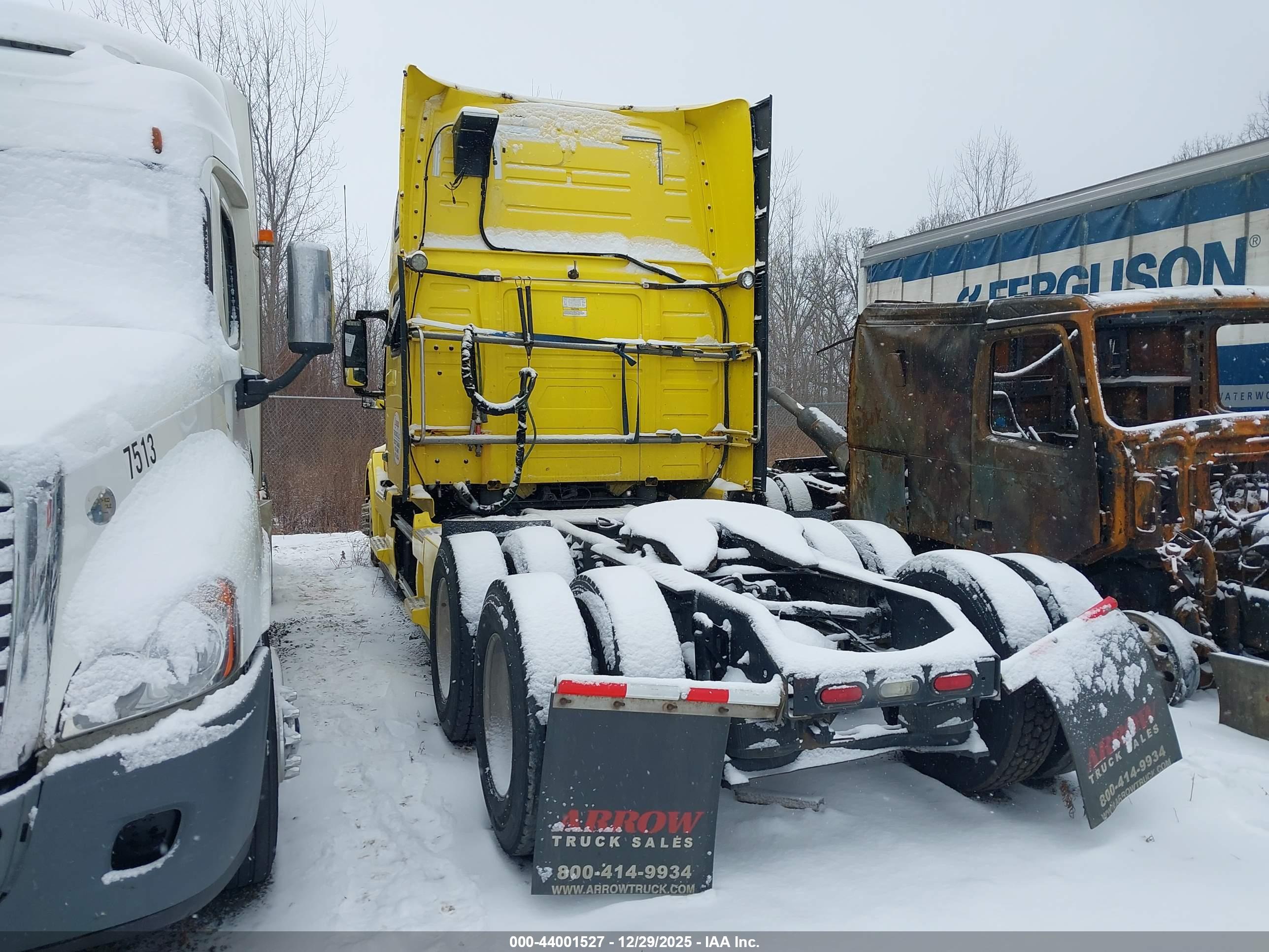 VOLVO VNL image 3