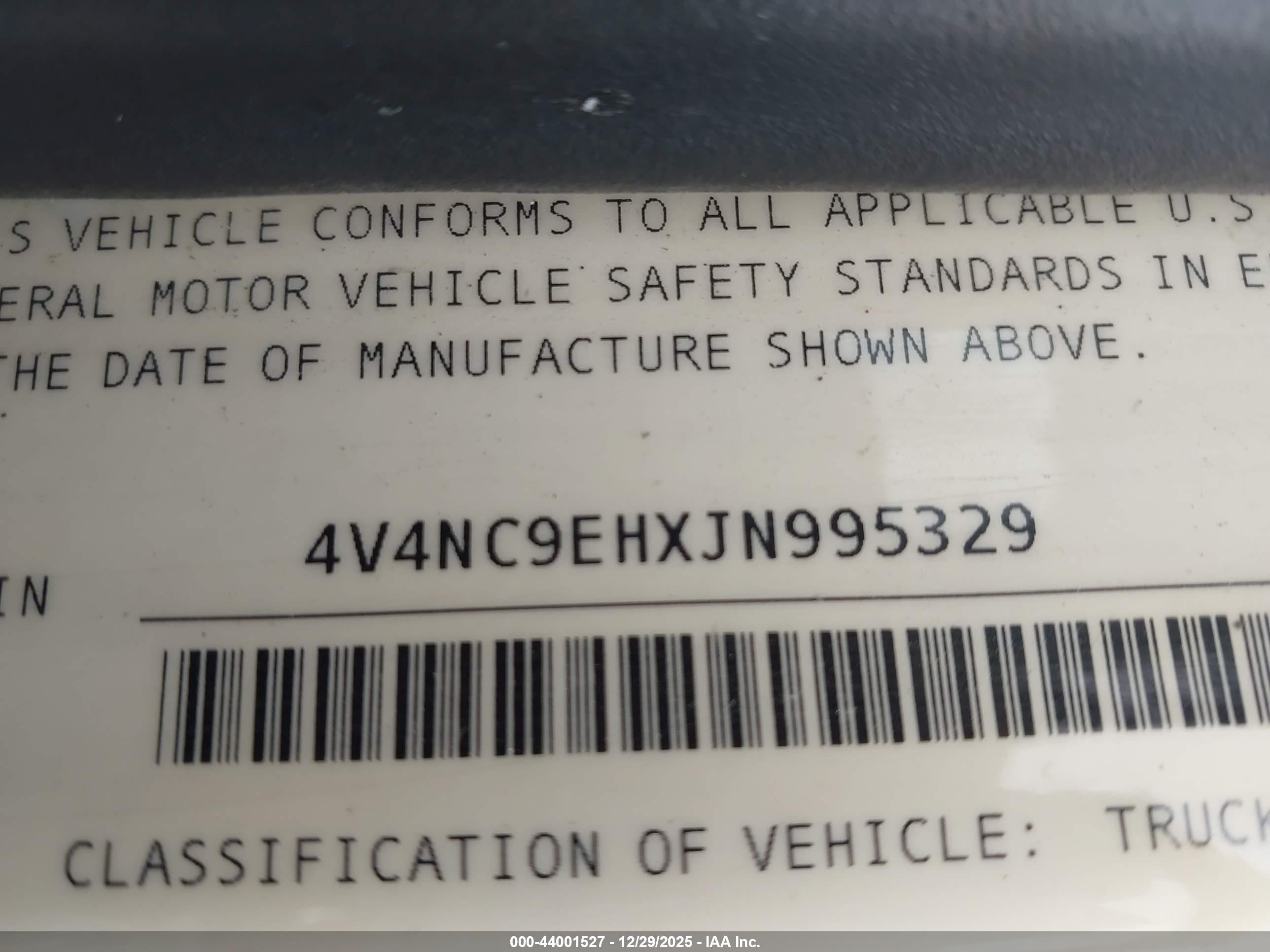 VOLVO VNL image 9