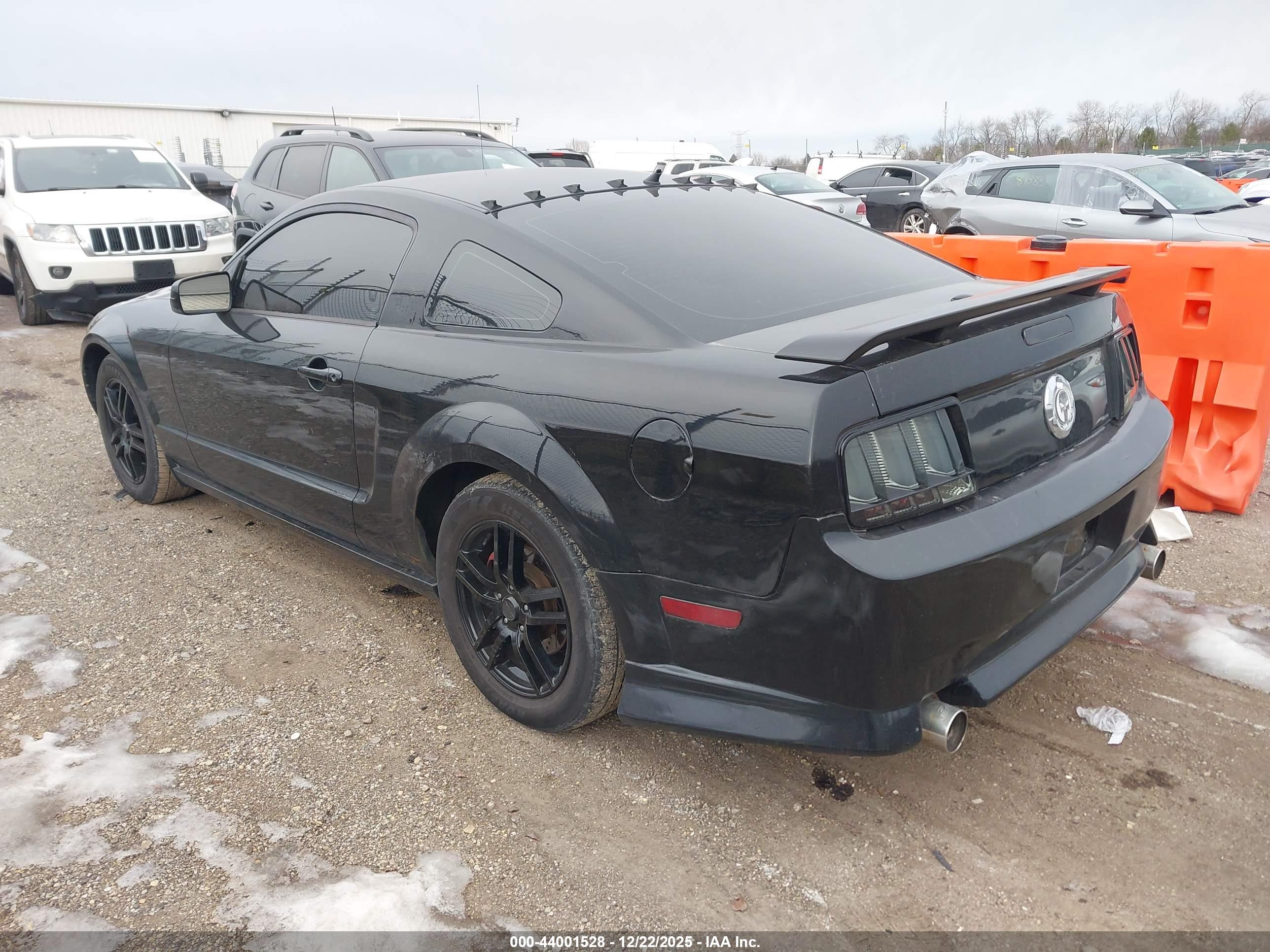 FORD MUSTANG image 3