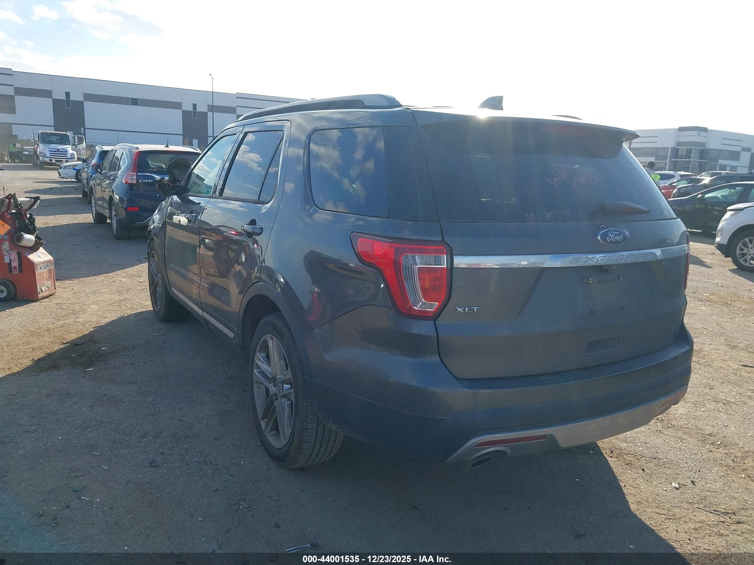 FORD EXPLORER image 3