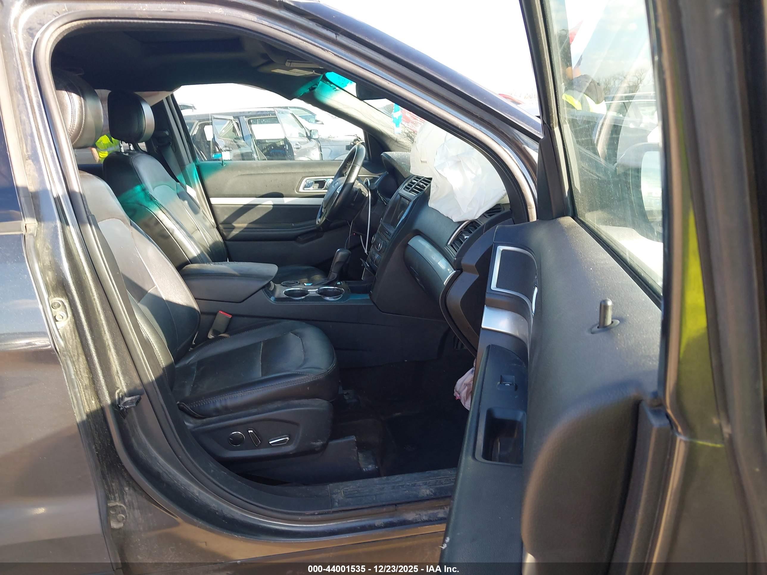 FORD EXPLORER image 5
