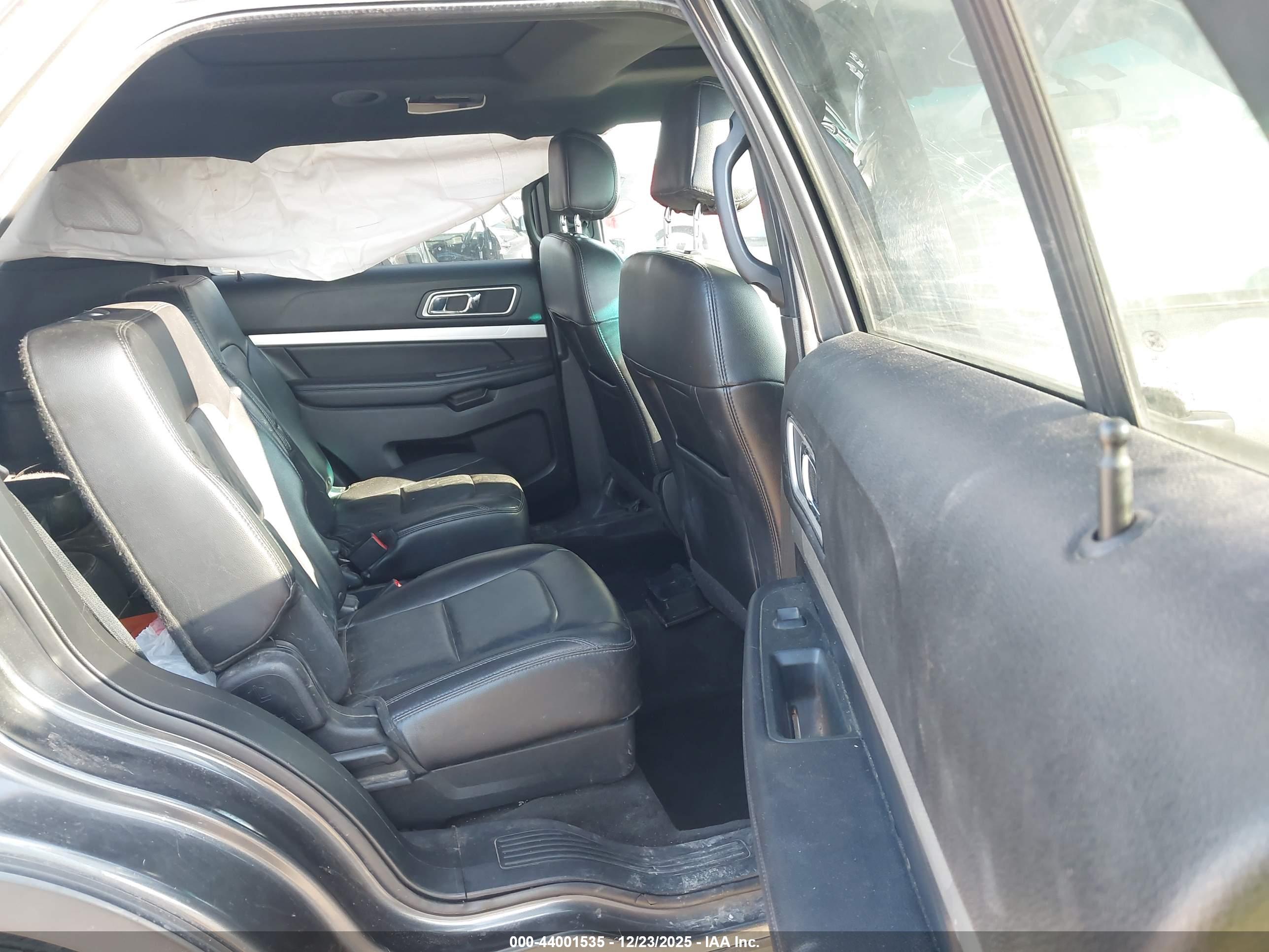 FORD EXPLORER image 8