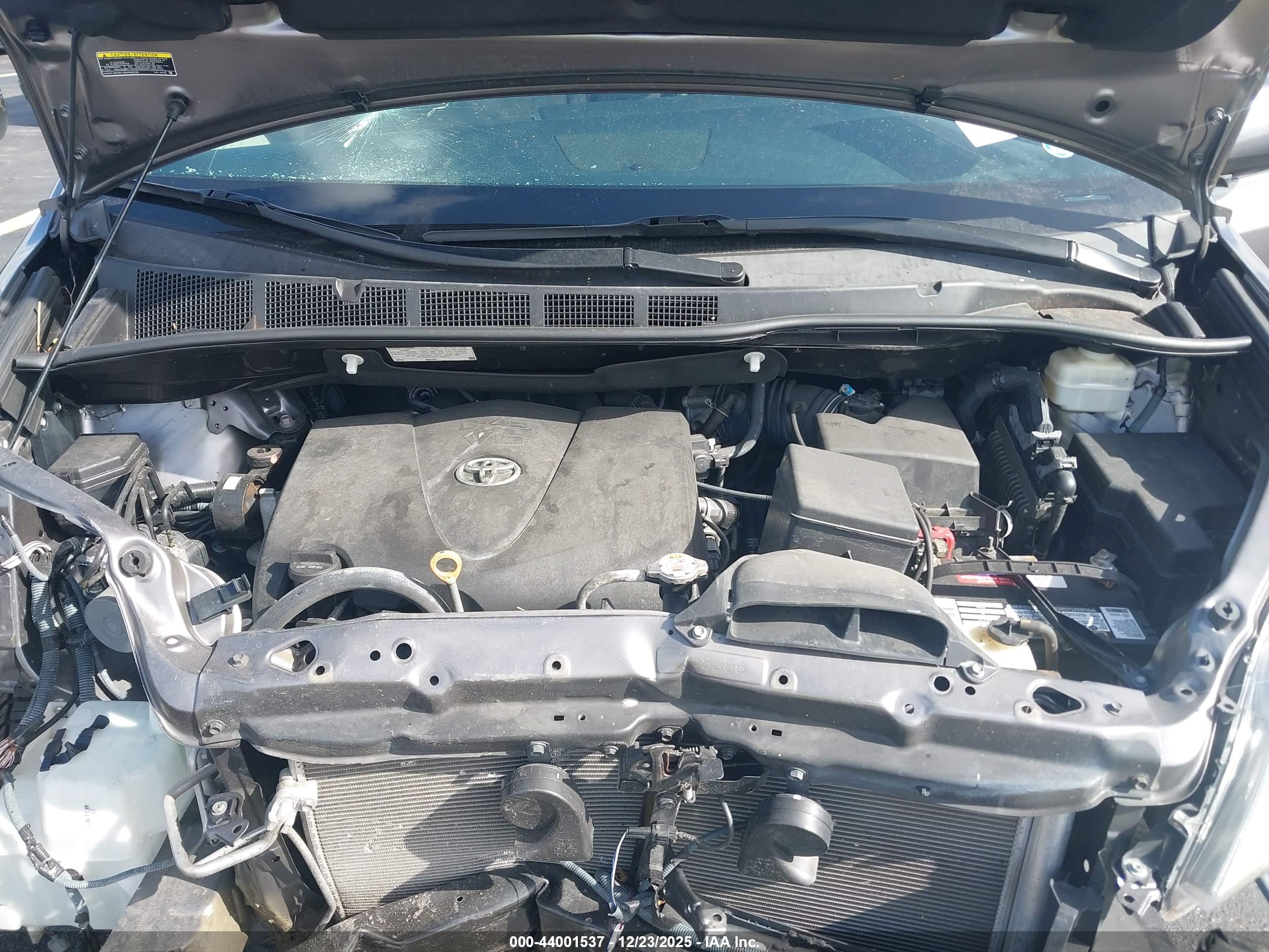 TOYOTA SIENNA image 10