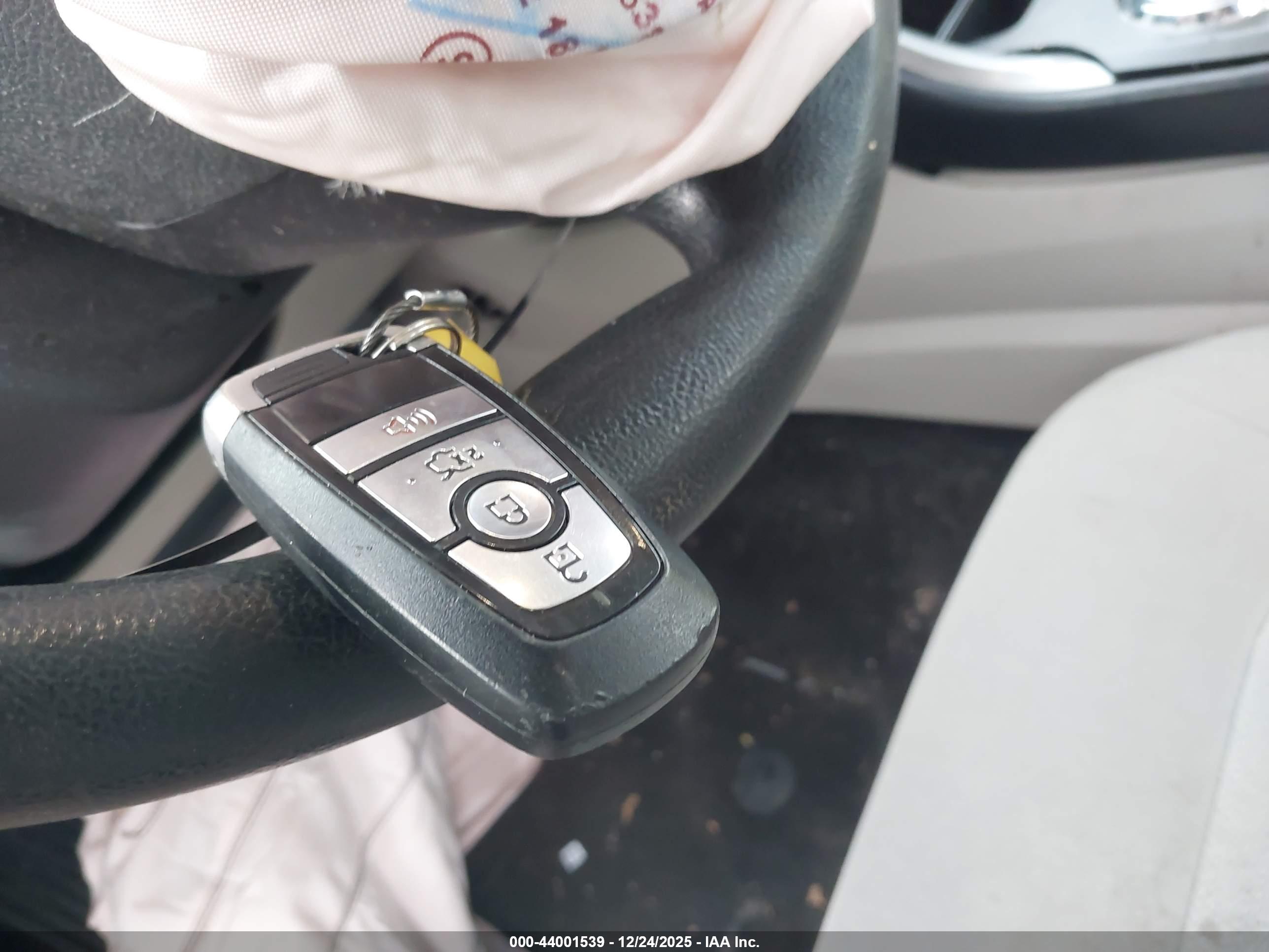 FORD FUSION image 11