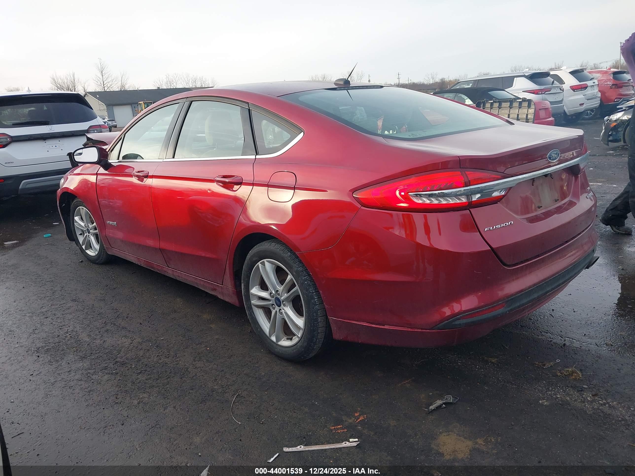FORD FUSION image 3