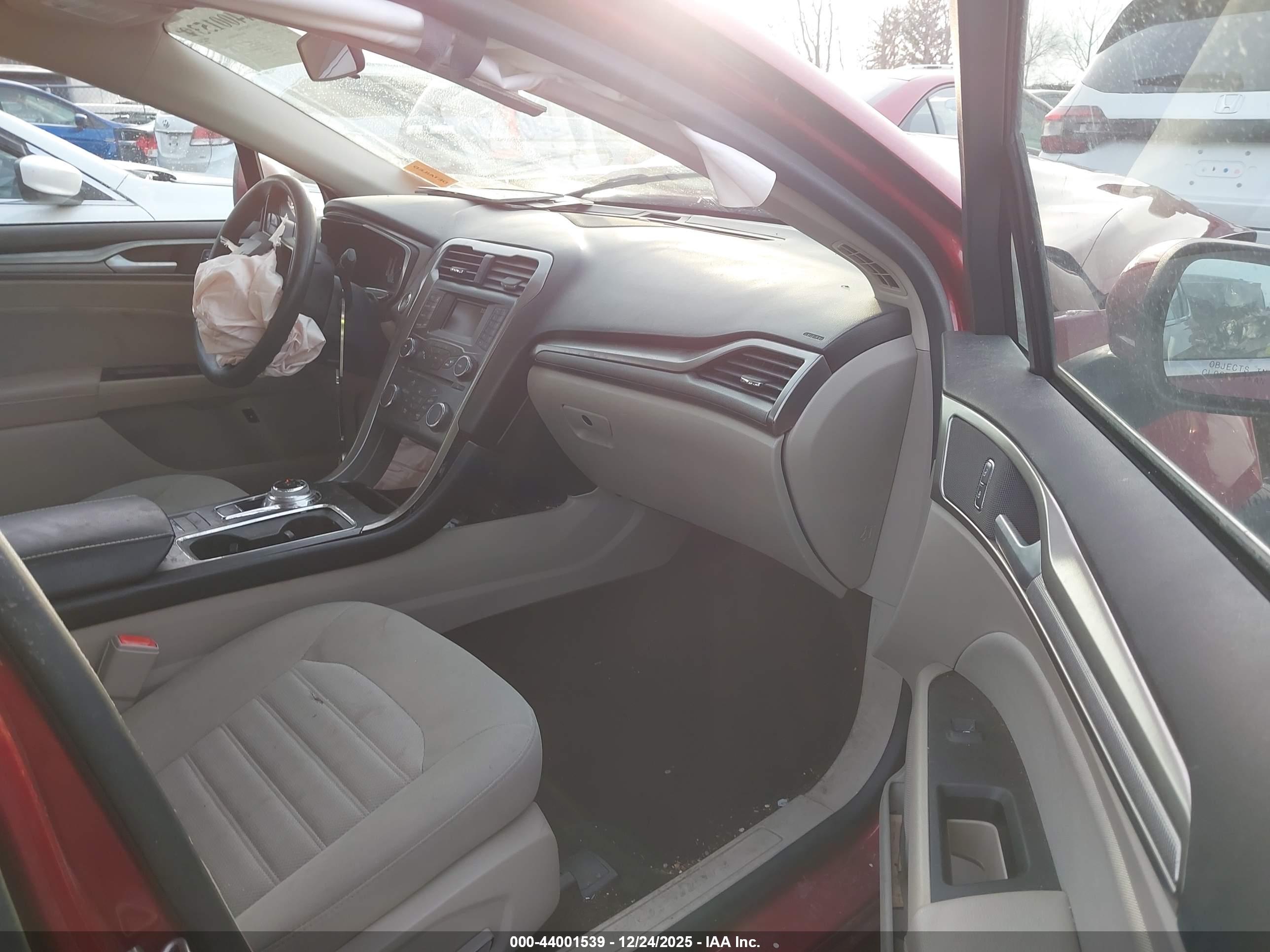 FORD FUSION image 5