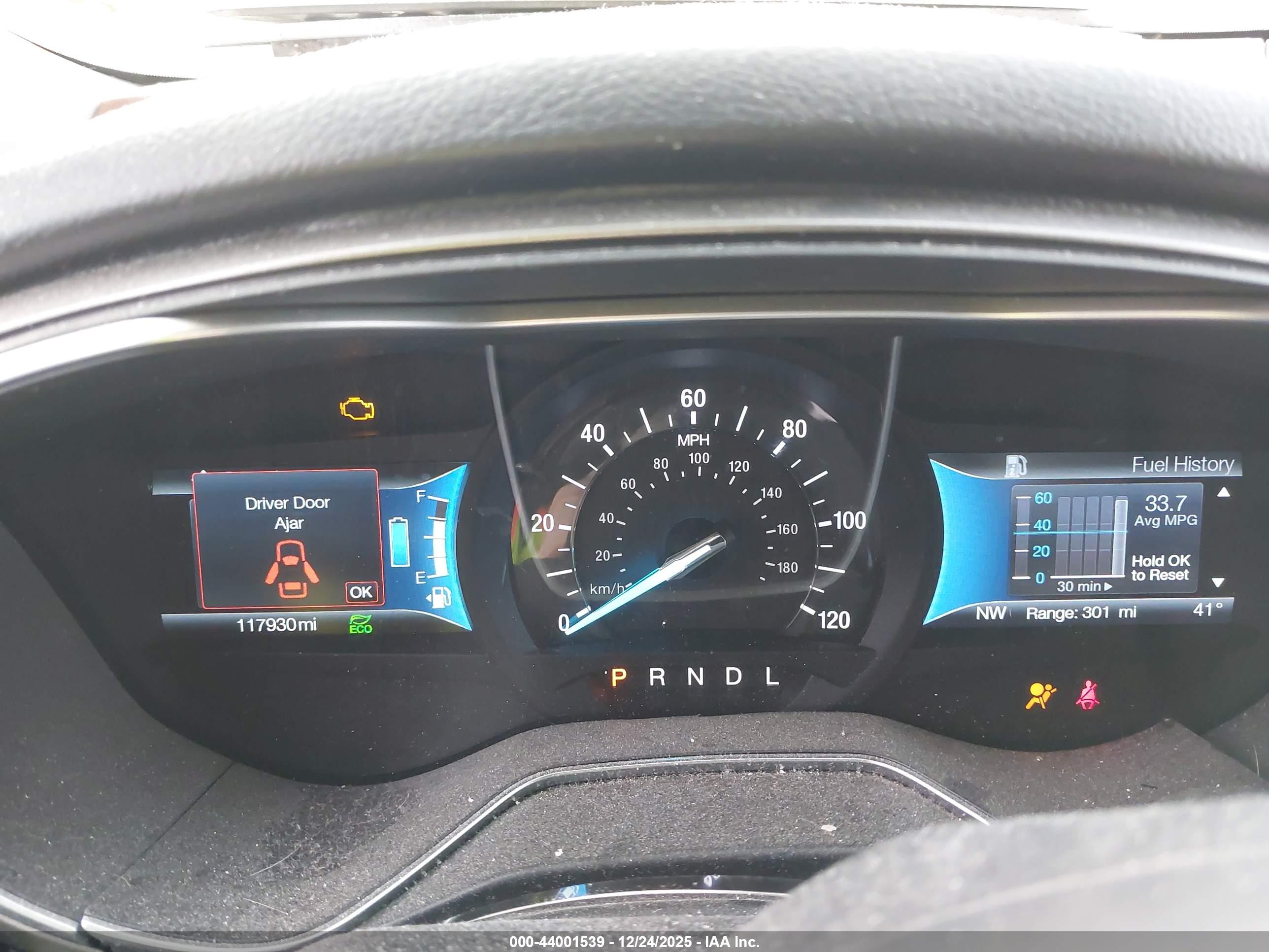 FORD FUSION image 7