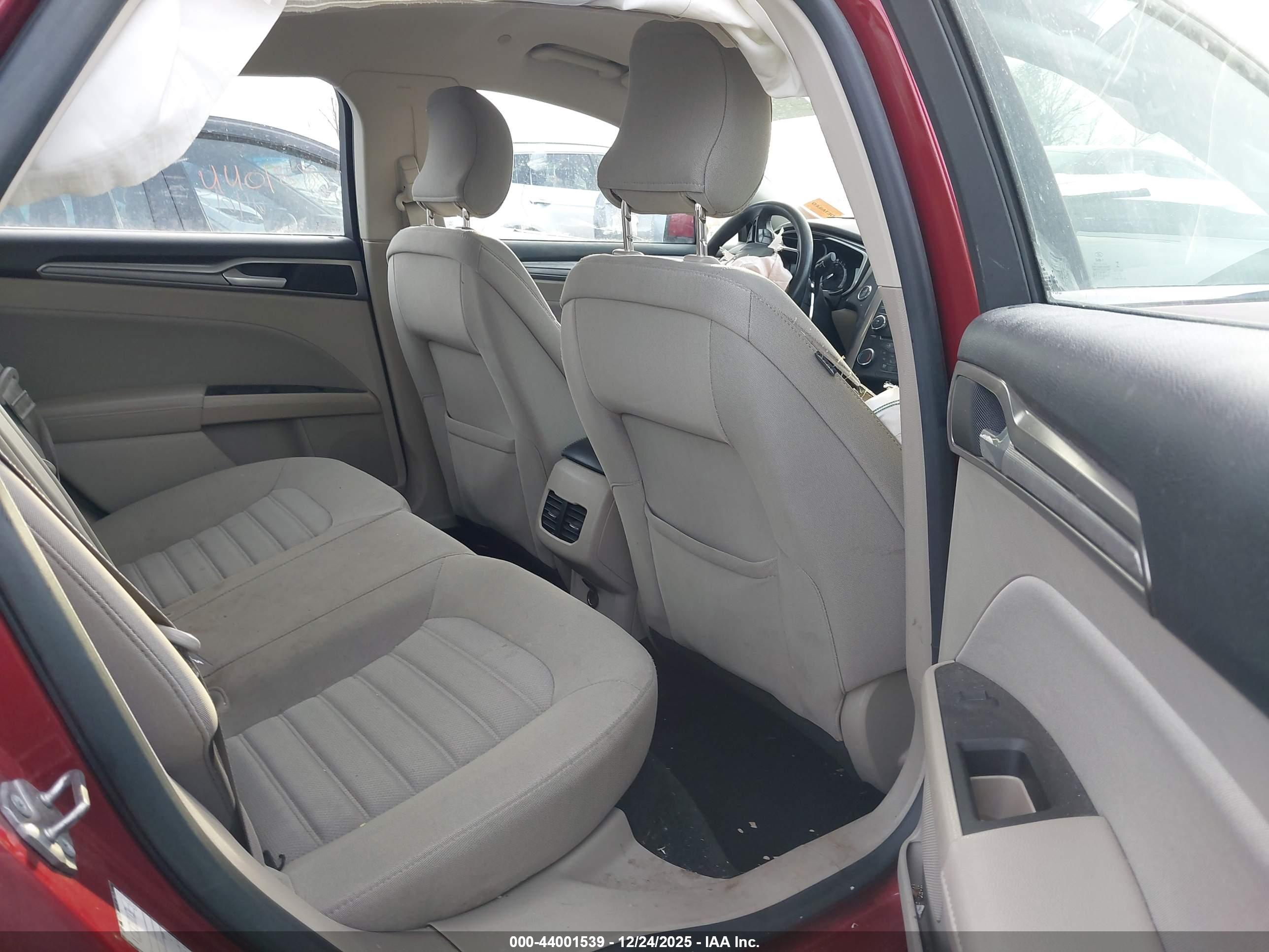 FORD FUSION image 8