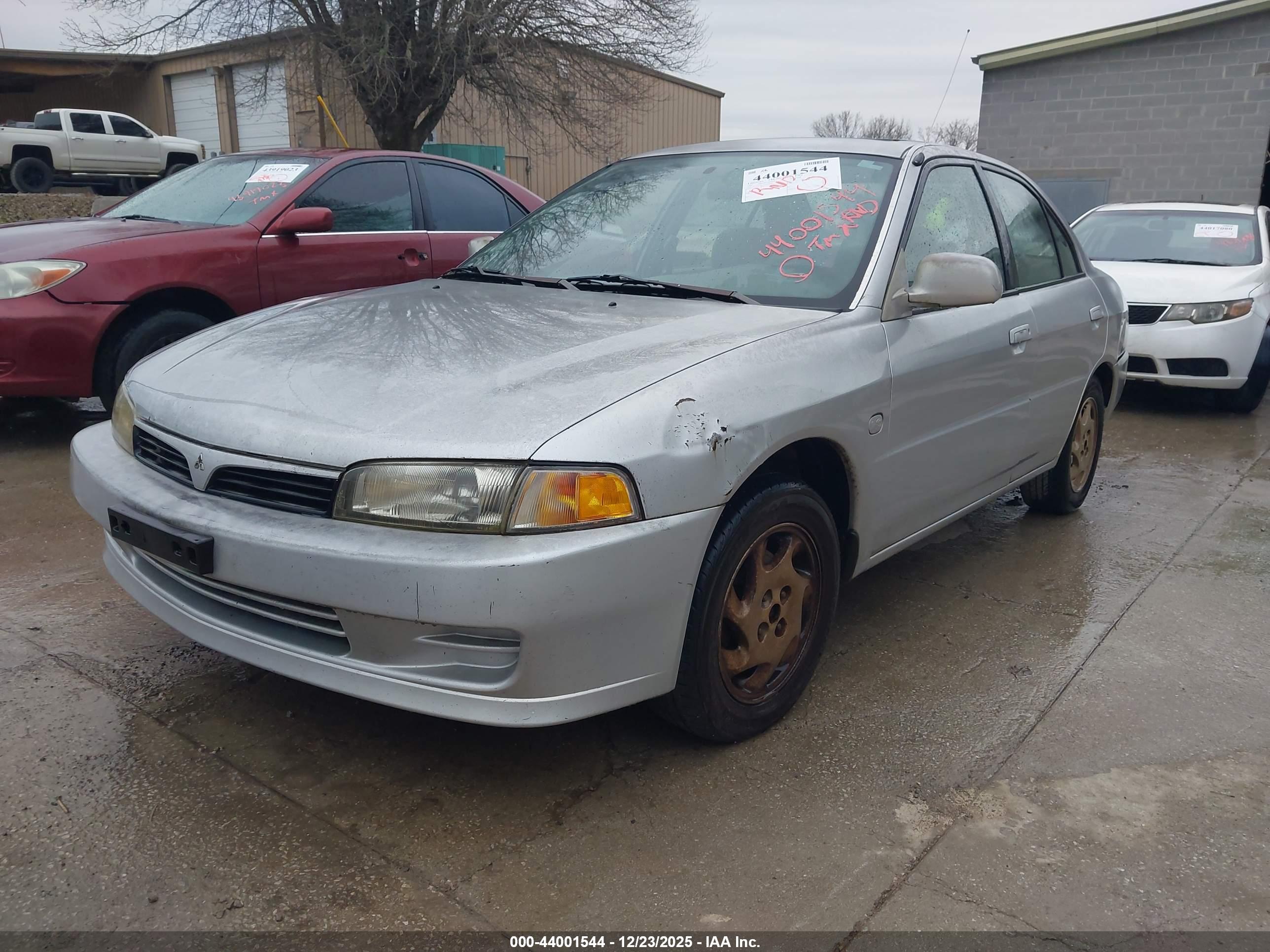 MITSUBISHI MIRAGE image 2