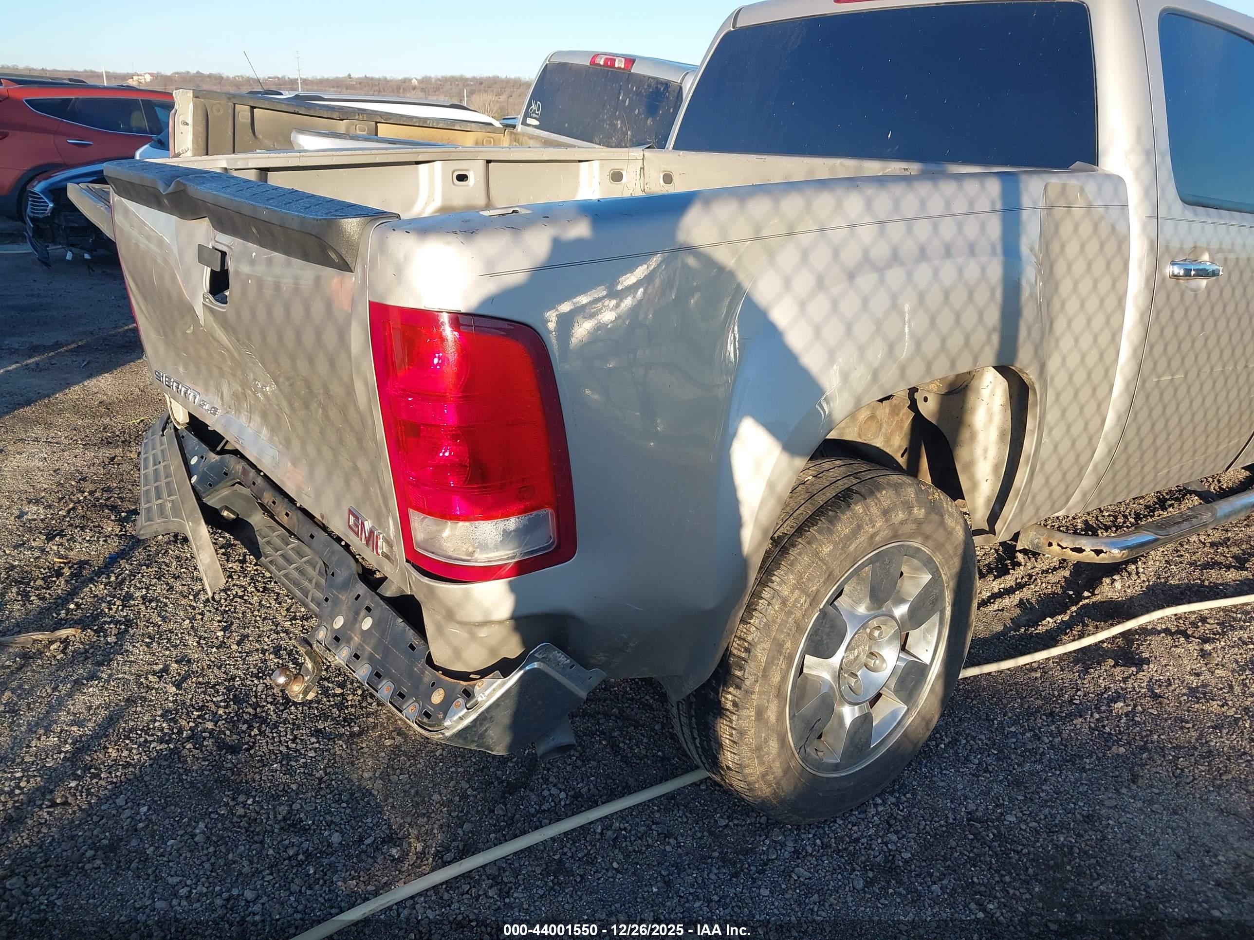 GMC SIERRA image 6