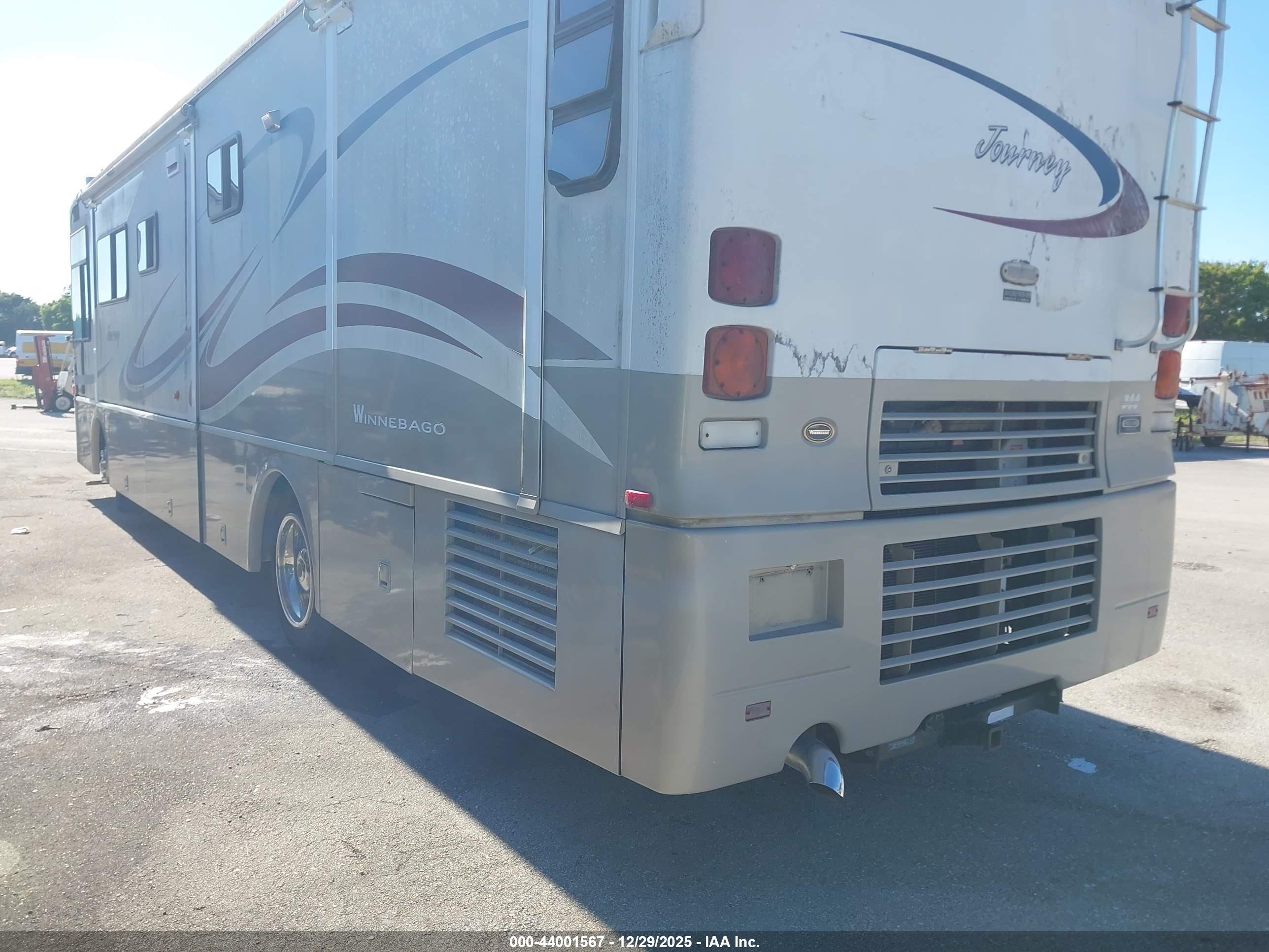 FREIGHTLINER CHASSIS image 3