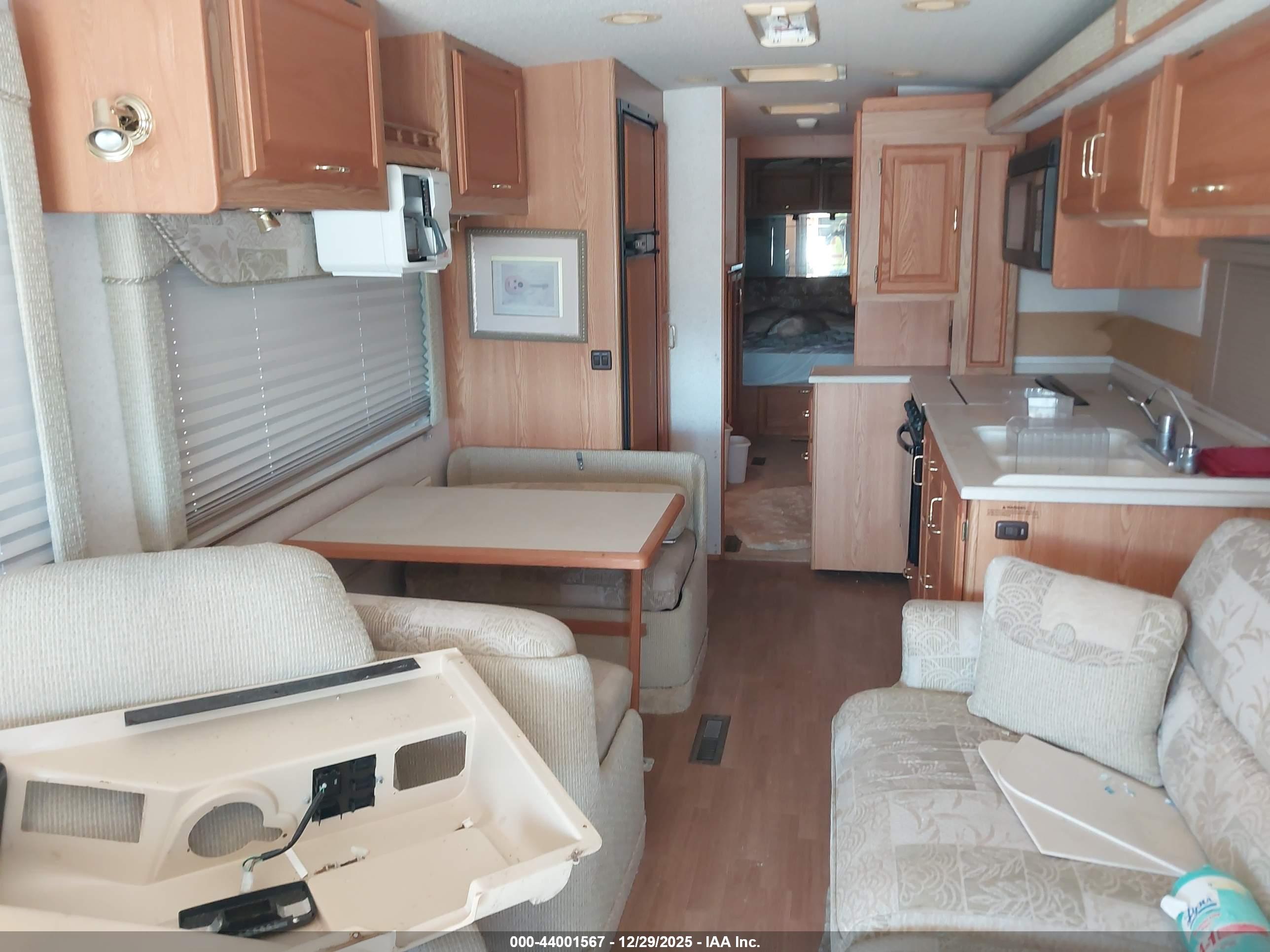 FREIGHTLINER CHASSIS image 8