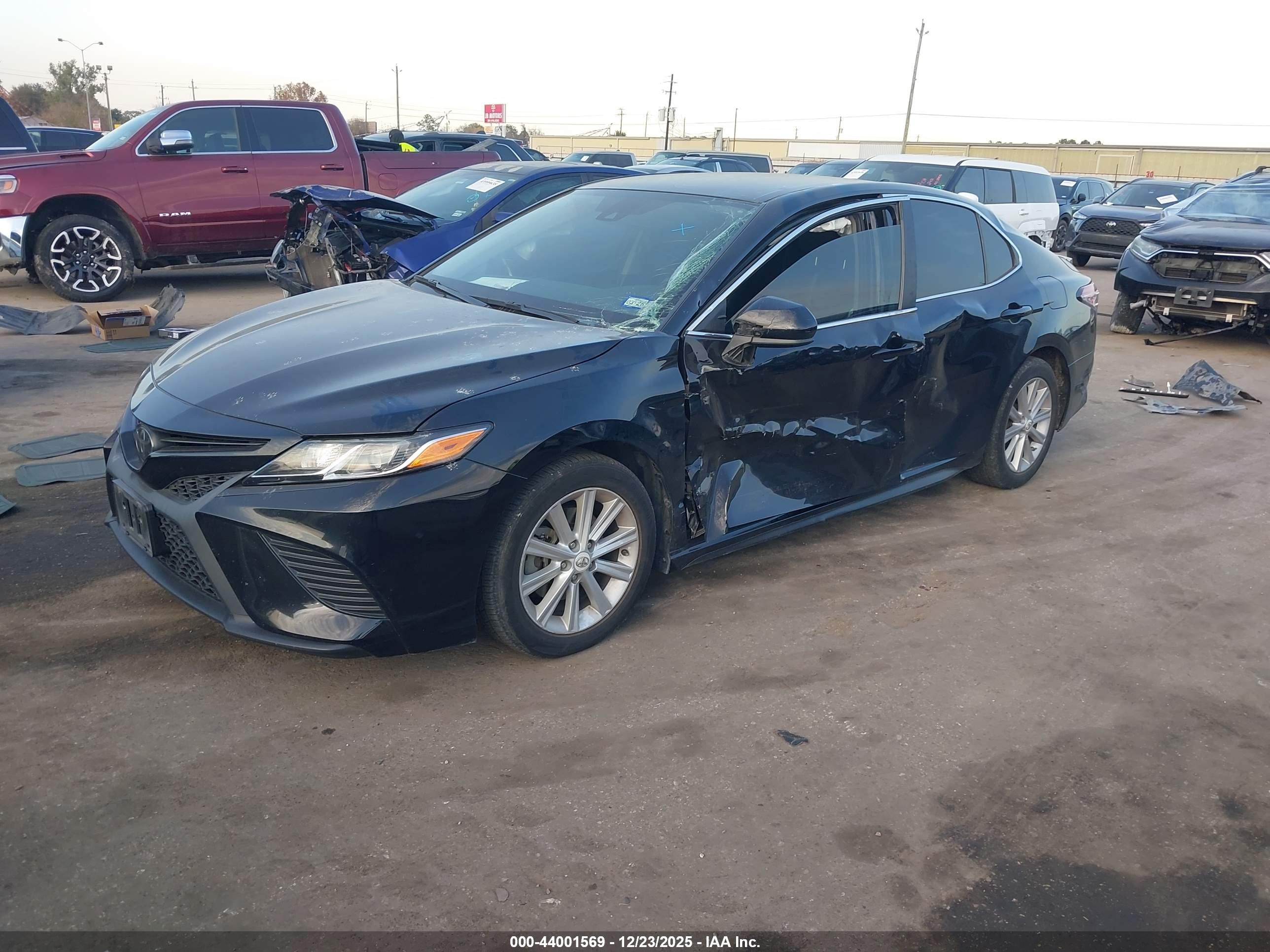 TOYOTA CAMRY image 2