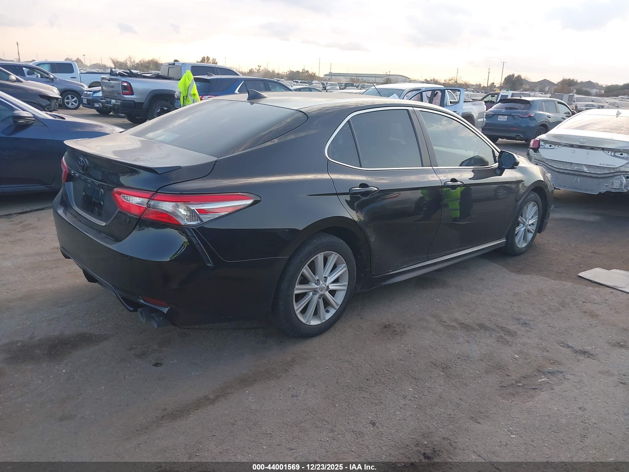 TOYOTA CAMRY image 4