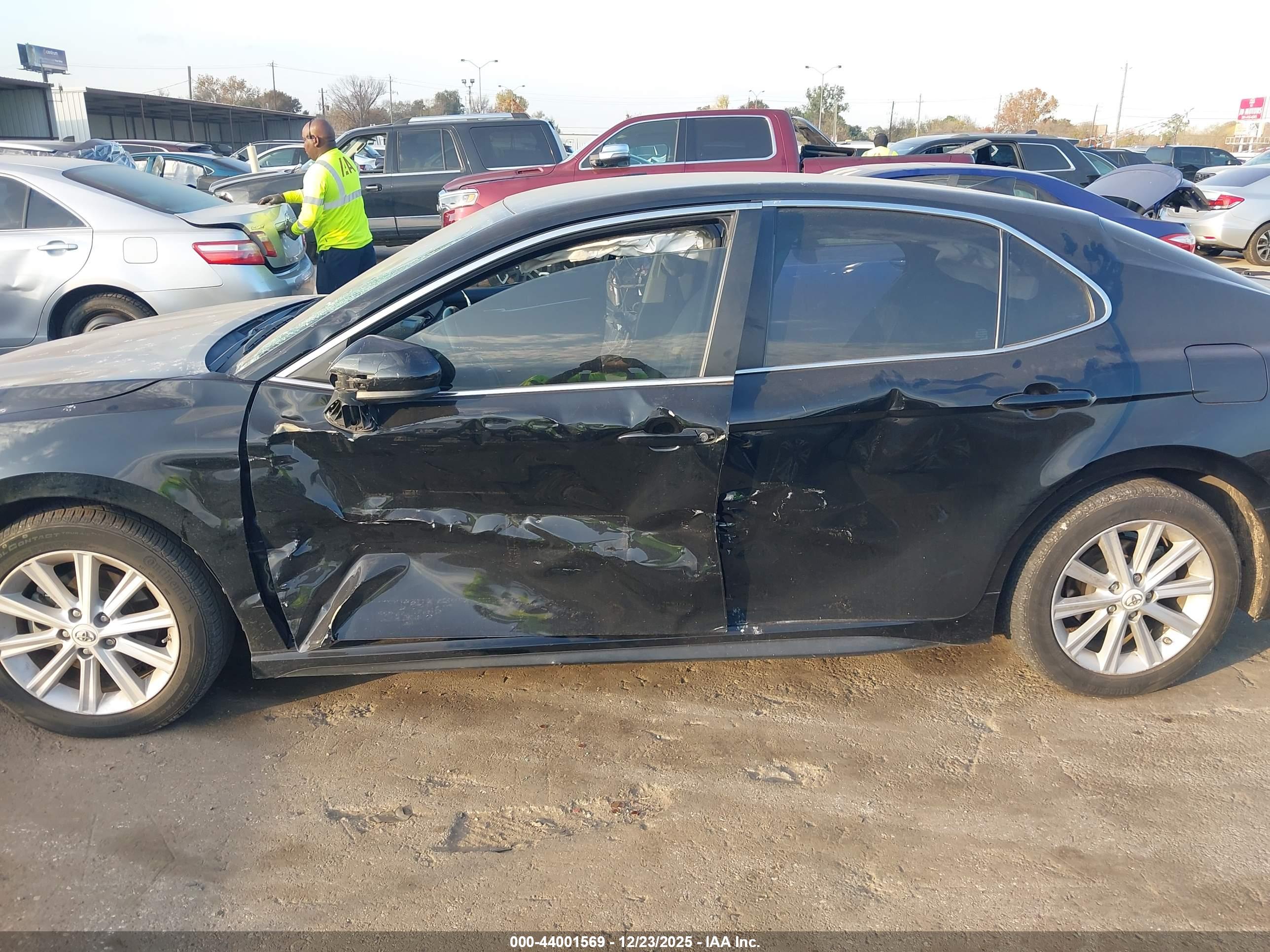 TOYOTA CAMRY image 6