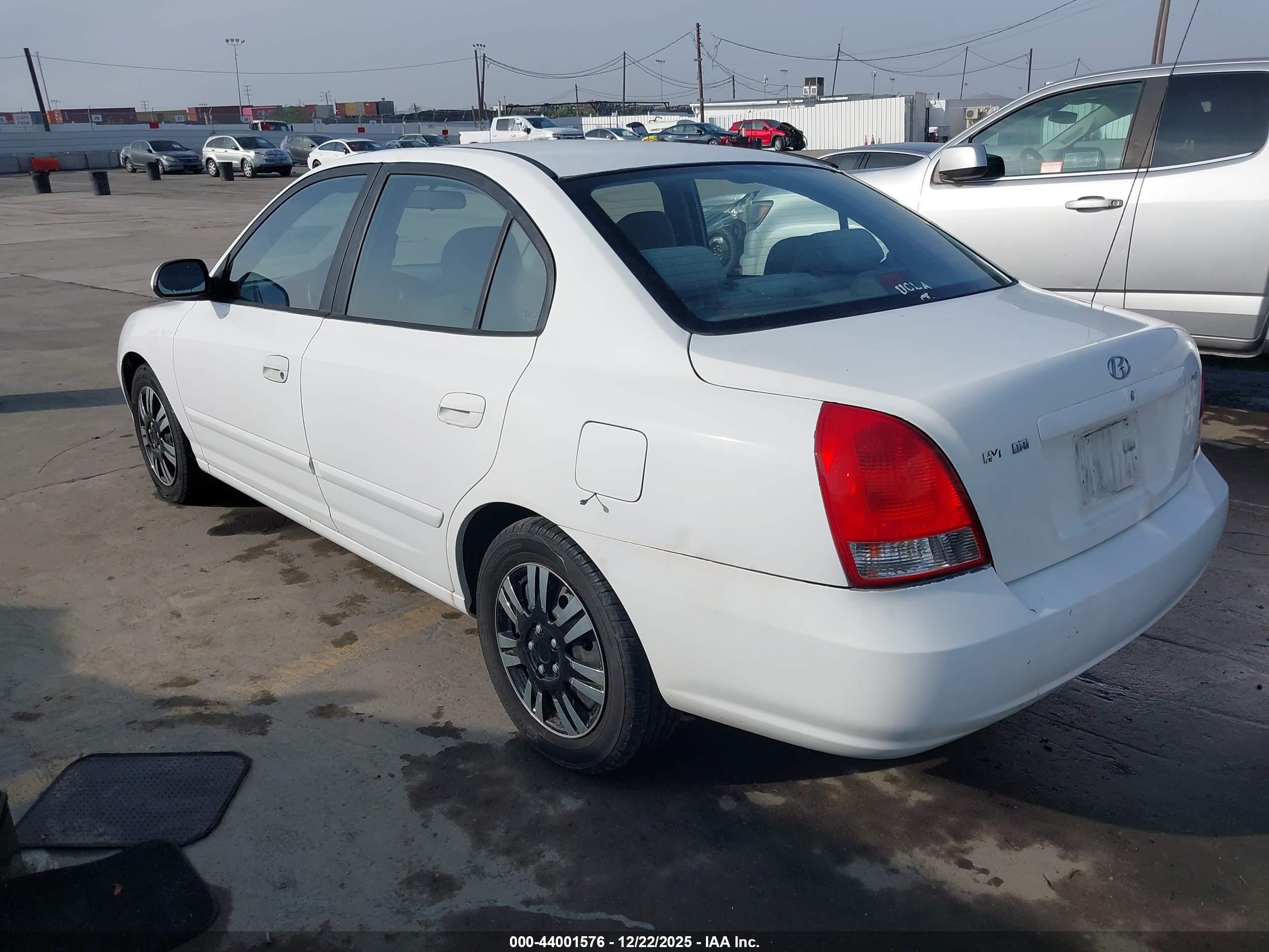 HYUNDAI ELANTRA image 3