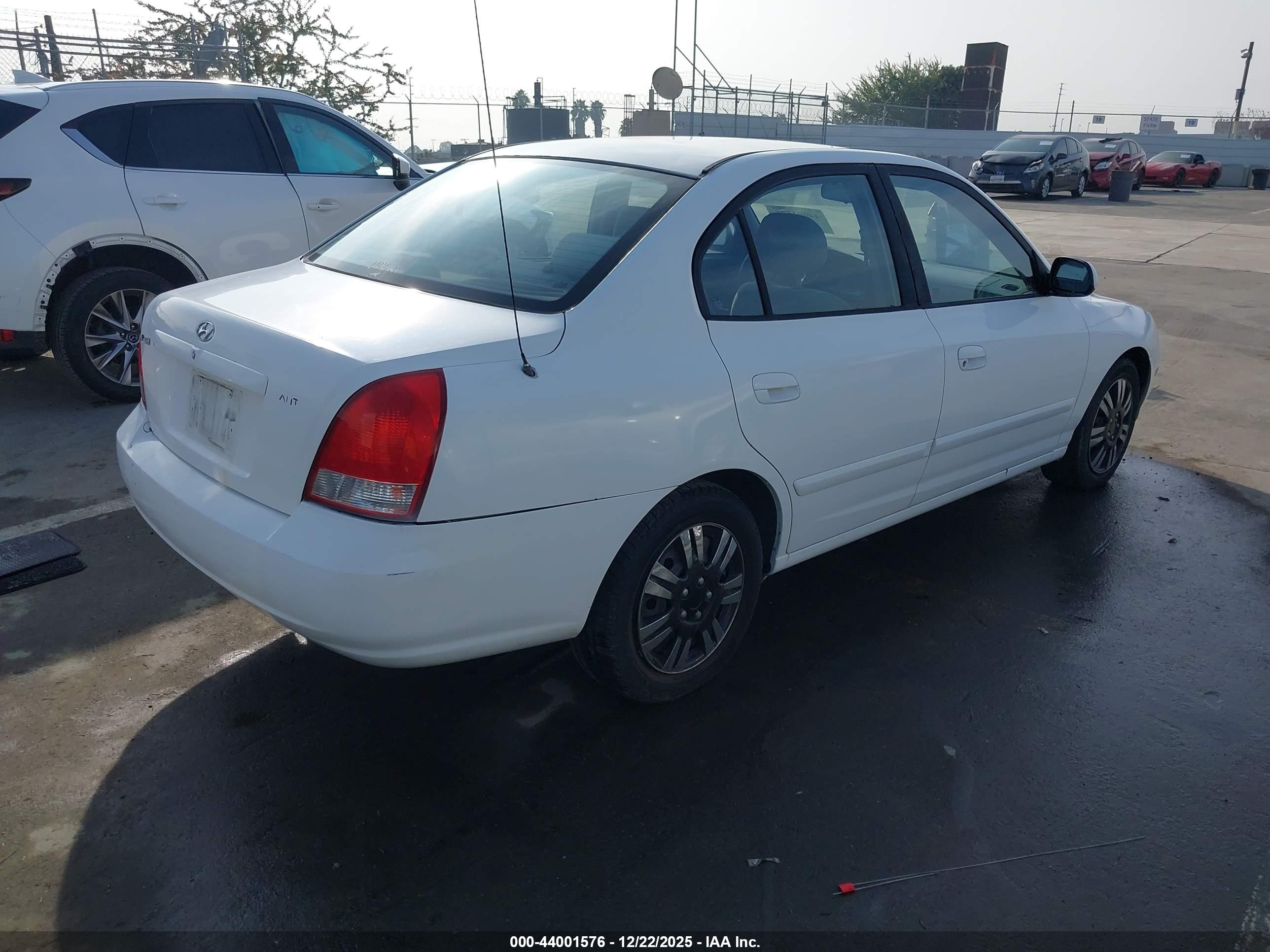 HYUNDAI ELANTRA image 4