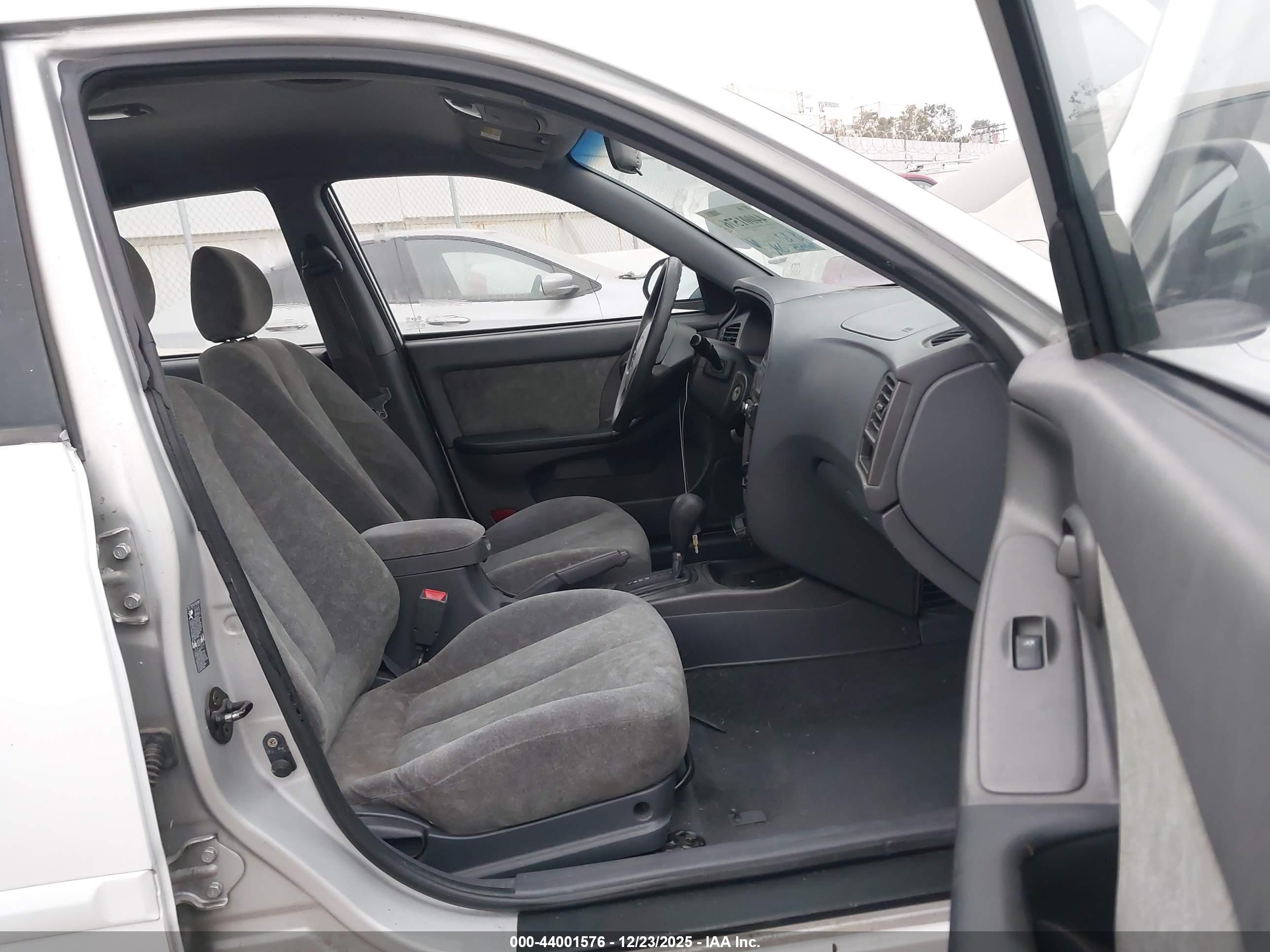 HYUNDAI ELANTRA image 5