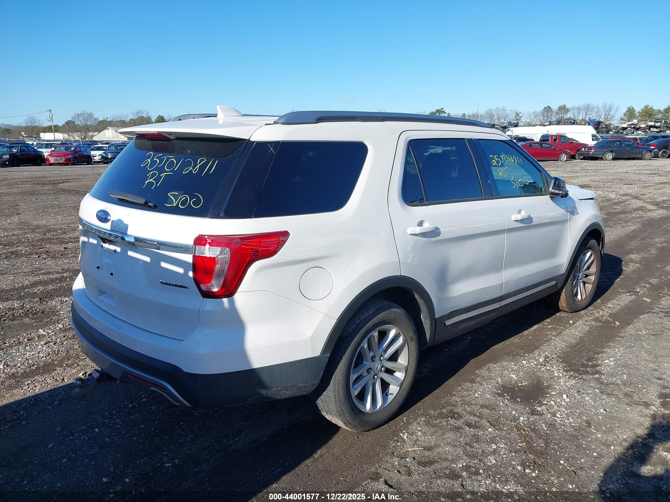 FORD EXPLORER image 4