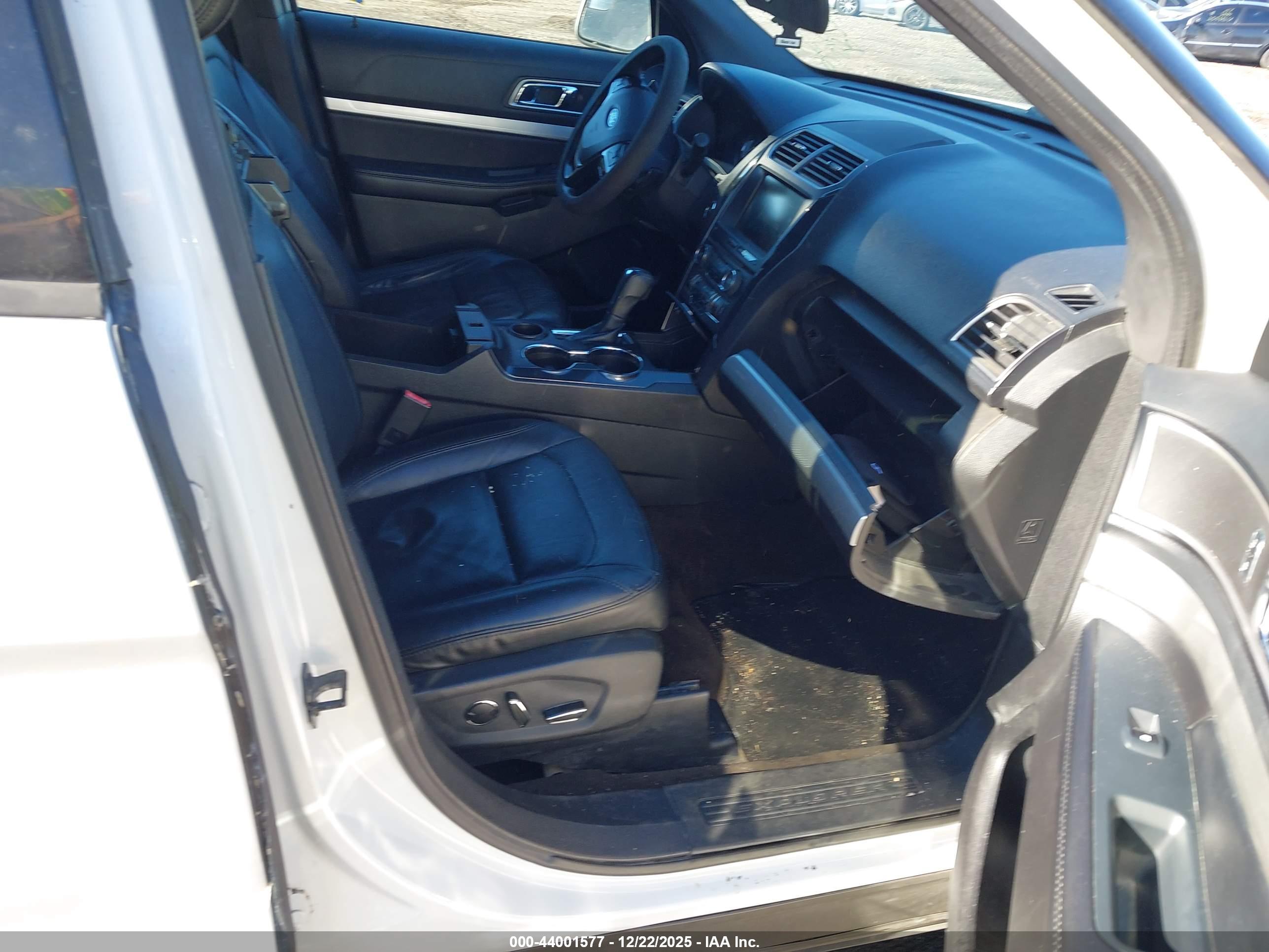 FORD EXPLORER image 5