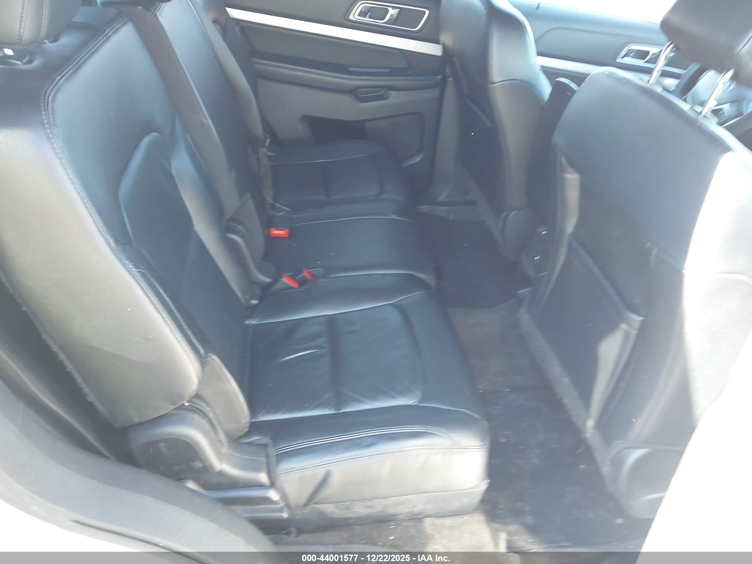 FORD EXPLORER image 8