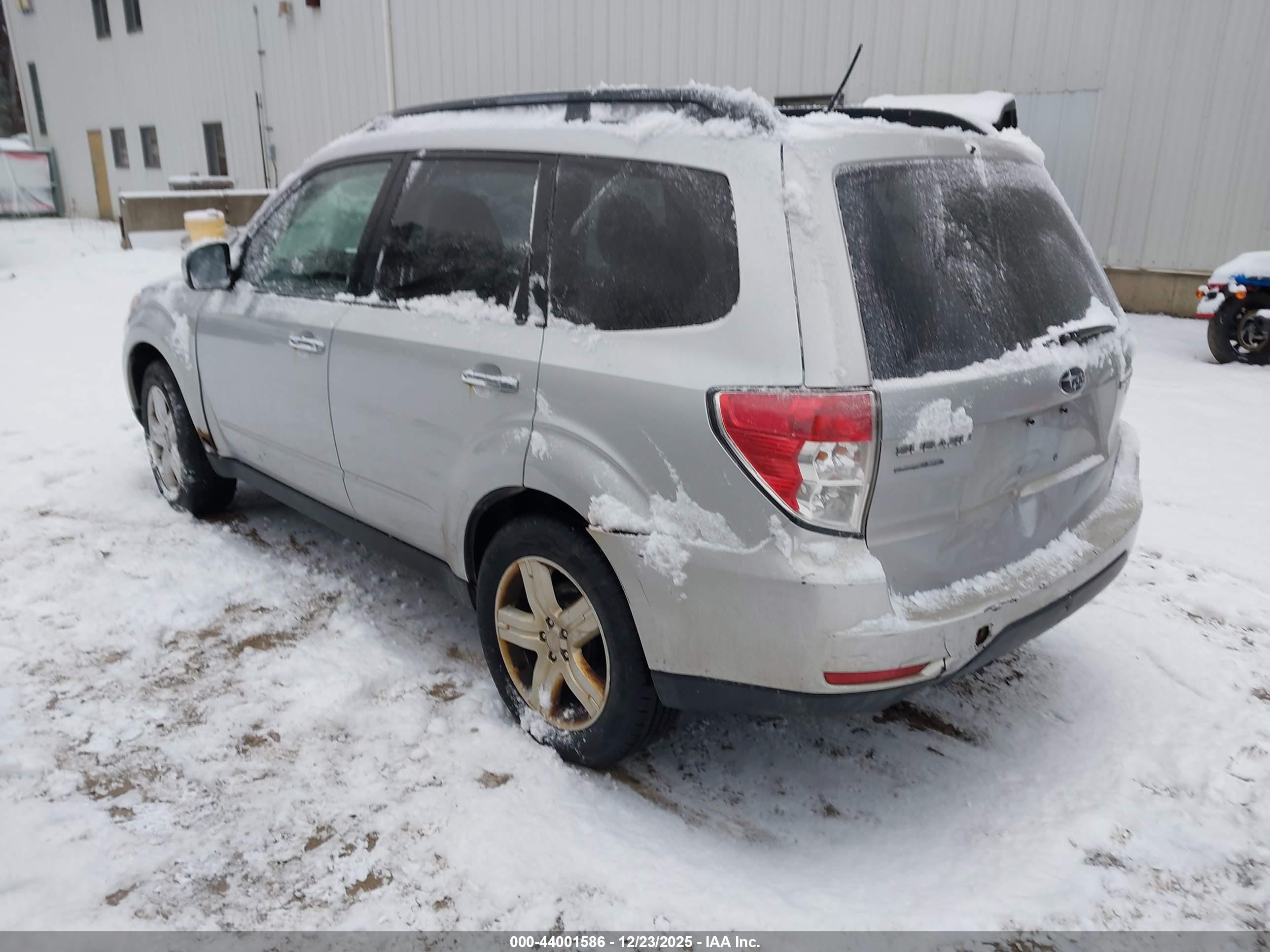 SUBARU FORESTER image 3