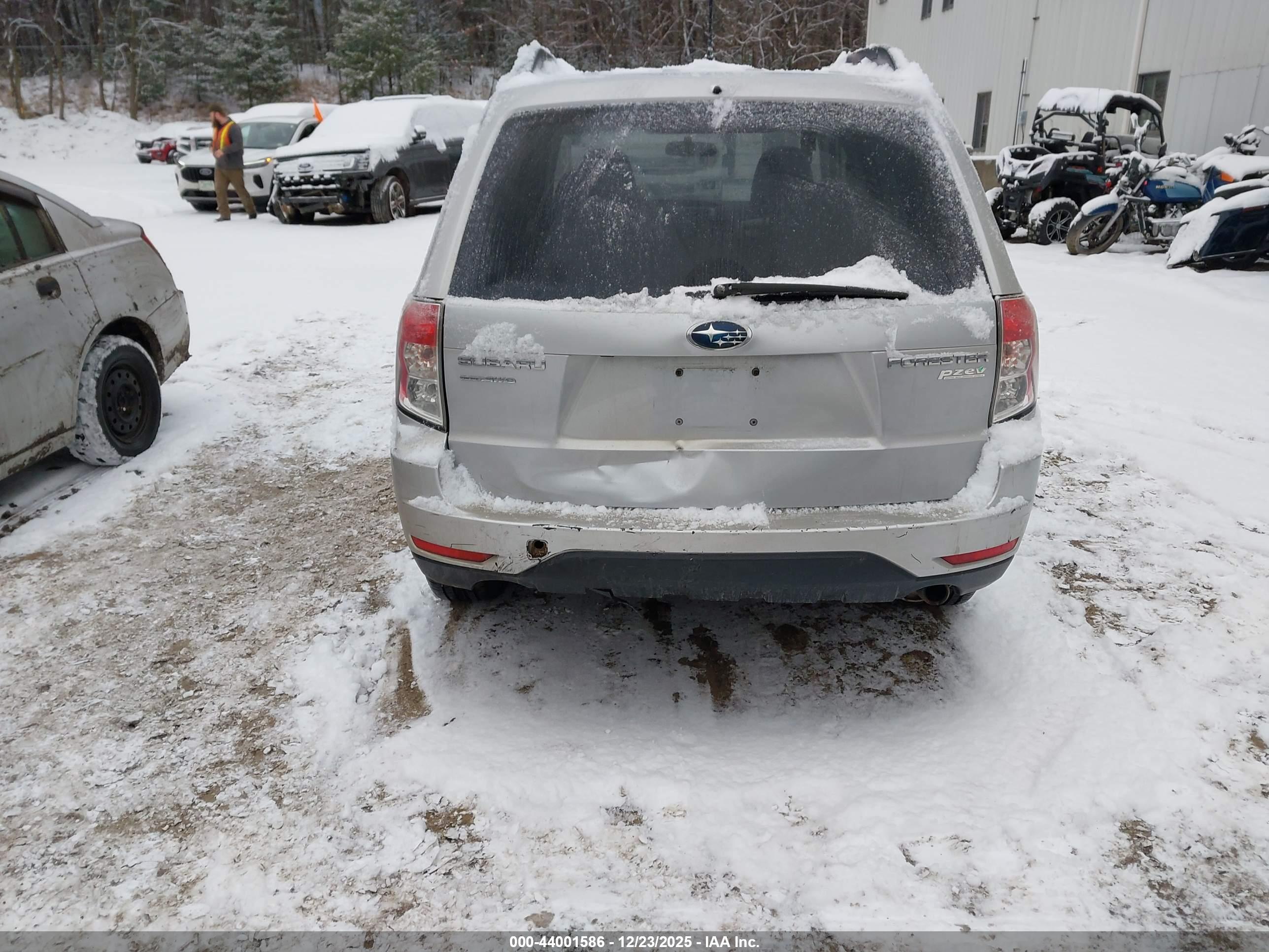 SUBARU FORESTER image 6