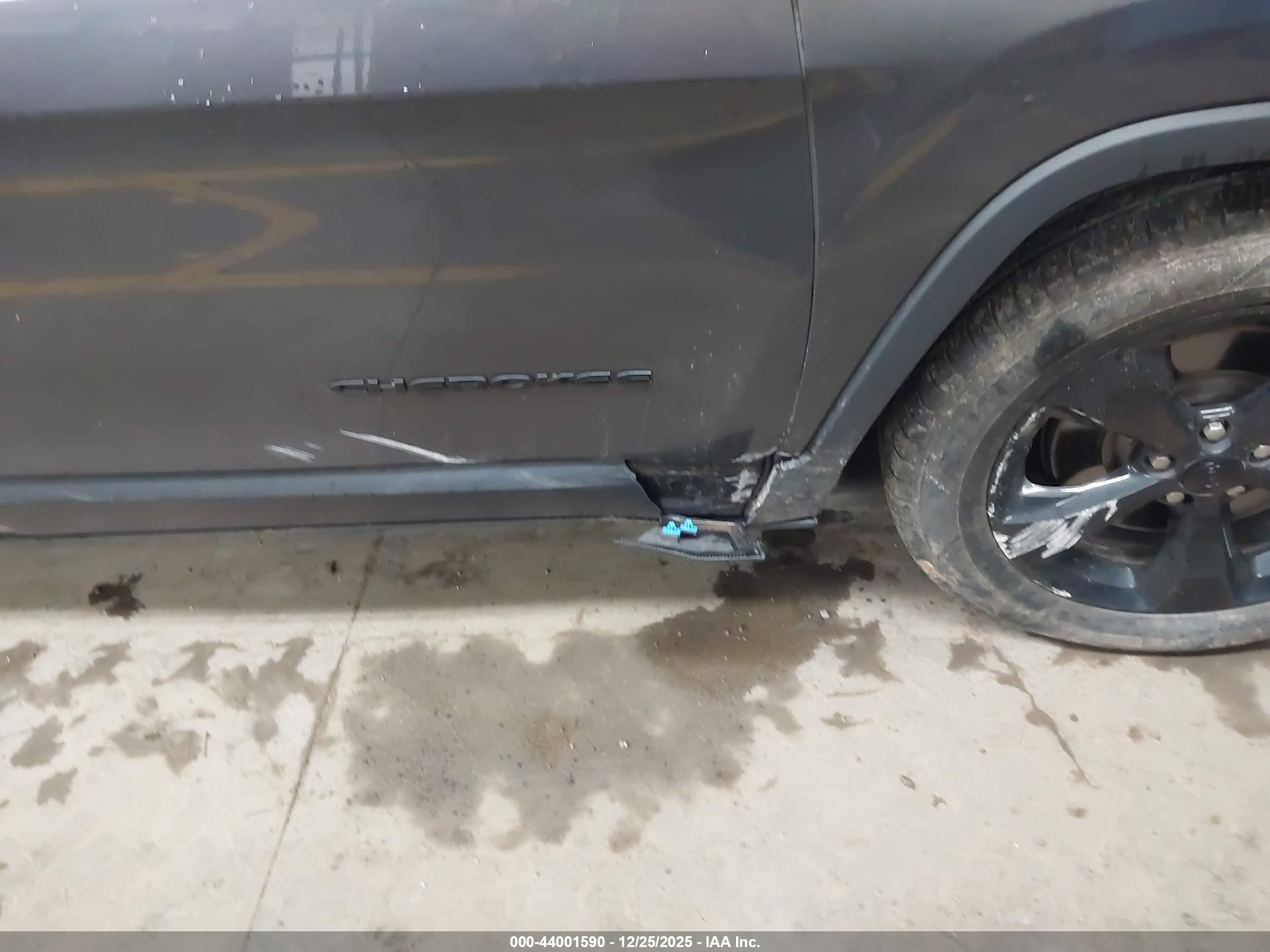 JEEP CHEROKEE image 6